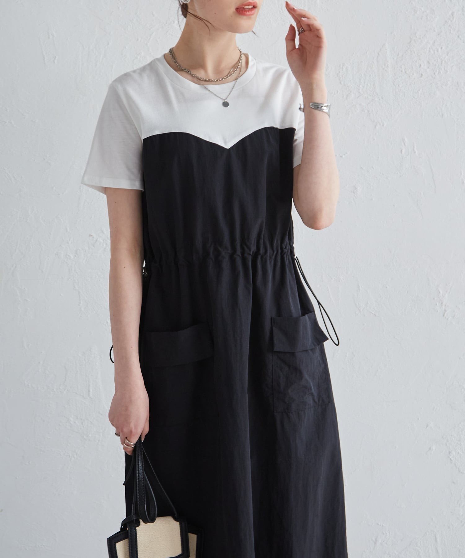 【ラナン/Ranan】のワークデザインドッキングワンピース インテリア・キッズ・メンズ・レディースファッション・服の通販 founy(ファウニー) 　ファッション　Fashion　レディースファッション　Fashion for Women　ワンピース　Dresses　アウトドア　Outdoor Clothing　カットソー　Cut and Sewn Top　スニーカー　Sneakers, Trainers　トレンド　Trend, Trending Now　ドッキング　Docking, Mixed Material　人気　Popular, Best Seller　ポケット　Pocket, Pocket Detail　ミックス　Mix, Mixed Style　ワーク　Workwear, Utility Style　再入荷　Restock / Back in Stock　おすすめ　Recommended / Our Picks　オフホワイト/ブラック|ID: prp329100004992587 ipo3291000000037389884
