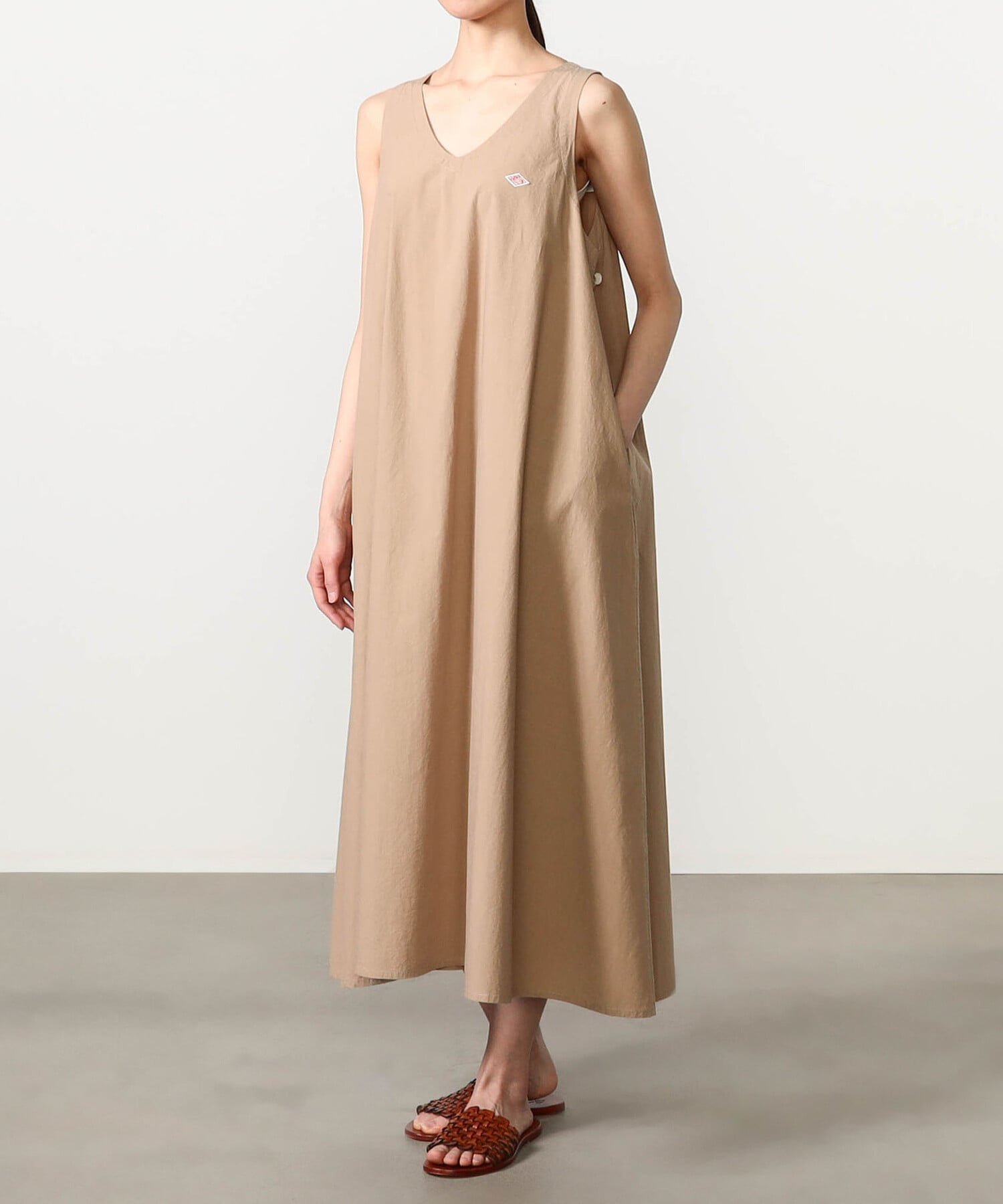 【ビショップ/Bshop】のハイカウントコットン Vネックワンピース WOMEN インテリア・キッズ・メンズ・レディースファッション・服の通販 founy(ファウニー) 　ファッション　Fashion　レディースファッション　Fashion for Women　ワンピース　Dresses　テクスチャー　Texture, Textured Fabric　ノースリーブ　Sleeveless, No-Sleeve　フランス　France, French　フレア　Flare, Flared　ループ　Loop, Loop Knit　ロング　Long, Long-Length　ワーク　Workwear, Utility Style　BEIGE|ID: prp329100004992656 ipo3291000000037390240
