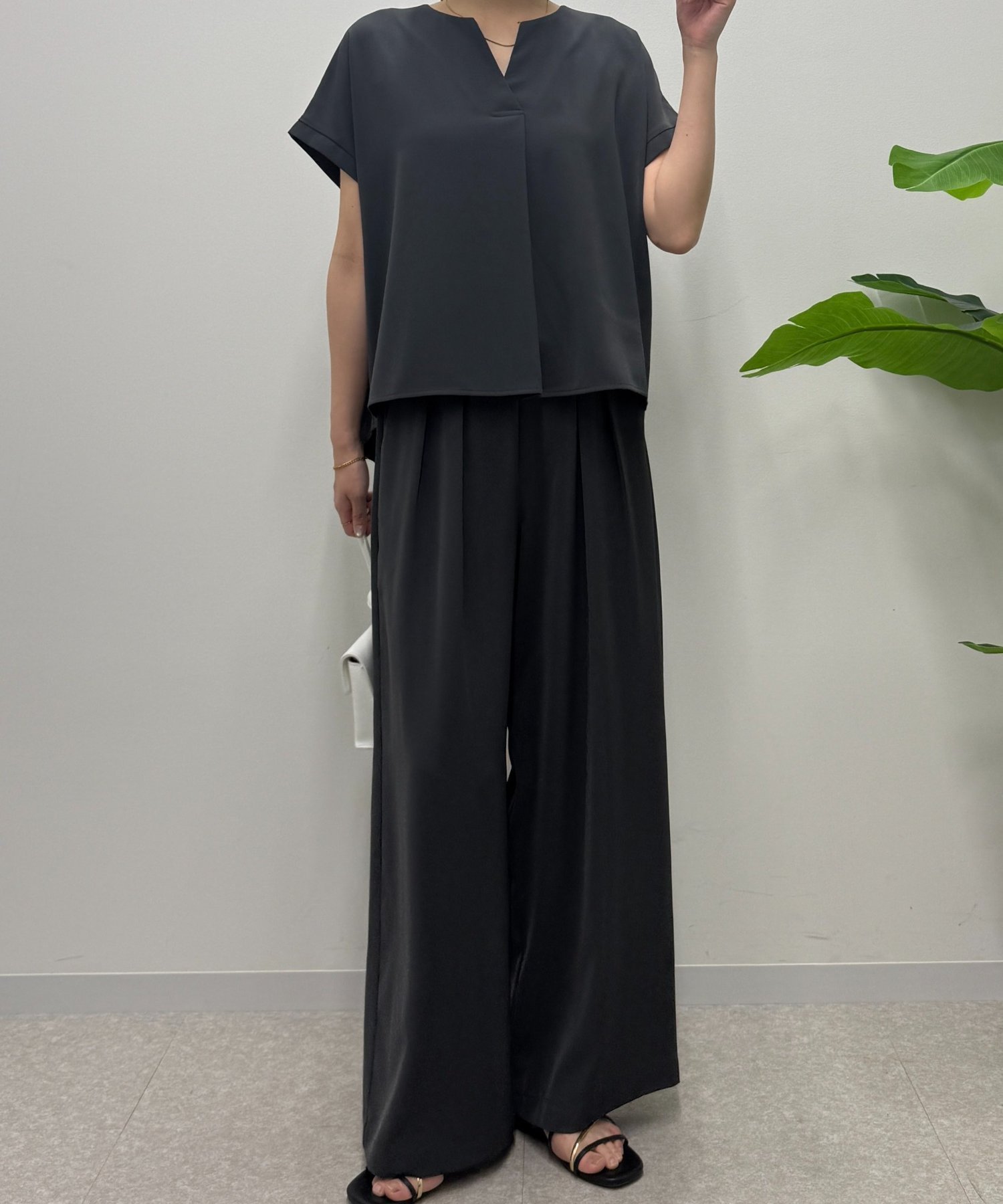 【ジェナ エスパス メルヴェイユ/Jena espace merveilleux】のスキッパーセットアップ インテリア・キッズ・メンズ・レディースファッション・服の通販 founy(ファウニー) ファッション Fashion レディースファッション Fashion for Women セットアップ Matching Sets スキッパー Skipper, Open Collar スマート Smart, Elegant セットアップ Set-Up, Coordinated Outfit デコルテ Décolleté, Neckline バランス Balance, Style Balance 再入荷 Restock / Back in Stock おすすめ Recommended / Our Picks チャコールグレー|ID: prp329100004992663 ipo3291000000037390274