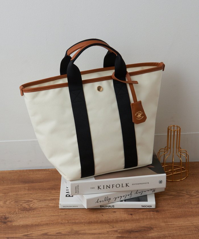 【セットアップセブン/SETUP7】のBEVERLY HILLS POLO CLUB/【別注】キャンバストートバッグ ポロ A4収納 通勤通学 インテリア・キッズ・メンズ・レディースファッション・服の通販 founy(ファウニー) https://founy.com/ ファッション Fashion レディースファッション Fashion for Women バッグ Bags 厚底 Platform Shoes 春 Spring キャンバス Canvas, Canvas Fabric シンプル Simple, Minimal スウェット / スエット Sweatshirt, Sweatwear スニーカー Sneakers, Trainers セットアップ Set-Up, Coordinated Outfit ティアードスカート Tiered Skirt, Flounced Skirt デニム Denim, Jeans Material トレンド Trend, Trending Now トレーナー Sweatshirt, Trainer 定番 Standard, Basic Item ビスチェ Bustier, Corset Top フォーマル Formal, Dressy ベーシック Basic, Essential ポケット Pocket, Pocket Detail ポロシャツ Polo Shirt, Collared Tee 別注 Limited Edition, Custom Order メッシュ Mesh, Net Fabric ワイド Wide, Wide Fit 再入荷 Restock / Back in Stock ビジネス 仕事 通勤 Business / Work / Commuting |ID: prp329100004992688 ipo3291000000037392004