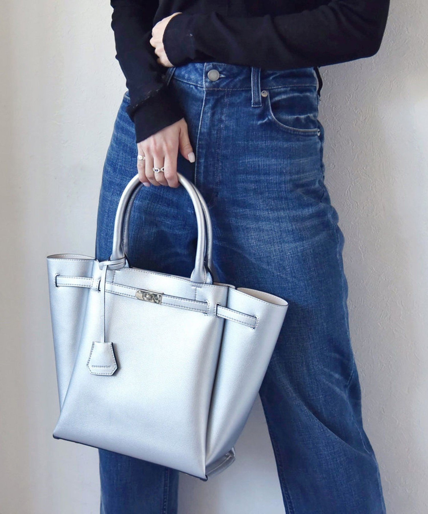【シップス/SHIPS】のquaranciel A4 ベルト トート インテリア・キッズ・メンズ・レディースファッション・服の通販 founy(ファウニー) 　ファッション　Fashion　レディースファッション　Fashion for Women　バッグ　Bags　ベルト&ウエストマーク　Belts & Waist Accessories　おすすめ　Recommended / Our Picks　ジャケット　Jacket, Outerwear　デニム　Denim, Jeans Material　トレンチ　Trench, Trench Coat　バランス　Balance, Style Balance　フロント　Front, Front Design　ビジネス 仕事 通勤　Business / Work / Commuting　シルバー|ID: prp329100004992733 ipo3291000000037392309