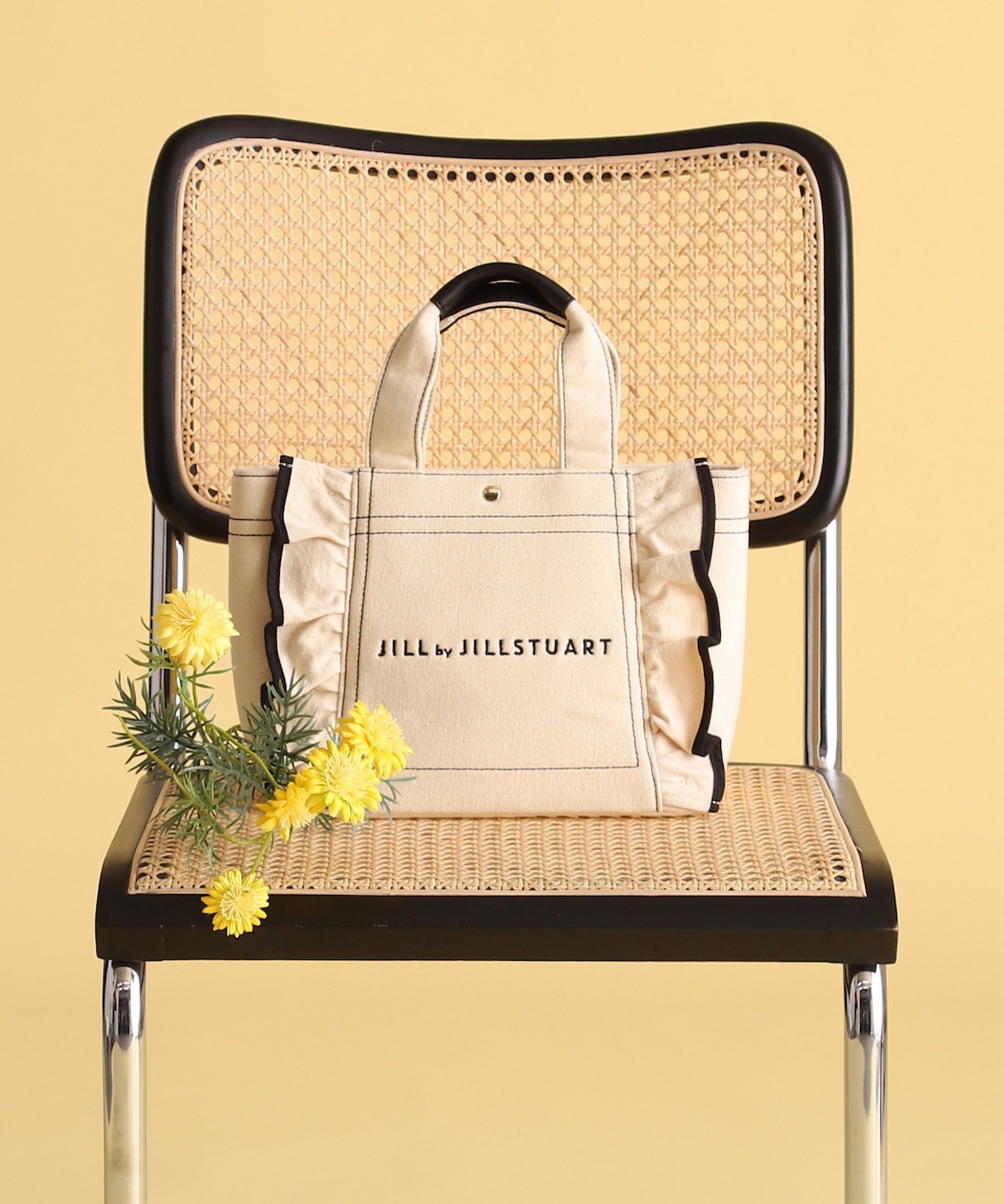 【ジルバイジルスチュアート/JILL by JILLSTUART】のフリルトート小 インテリア・キッズ・メンズ・レディースファッション・服の通販 founy(ファウニー) 　ファッション　Fashion　レディースファッション　Fashion for Women　バッグ　Bags　スクエア　Square, Square Shape　スマート　Smart, Elegant　パイピング　Piping, Trim Design　フリル　Frill, Ruffle　ホワイト|ID: prp329100004992734 ipo3291000000037392311