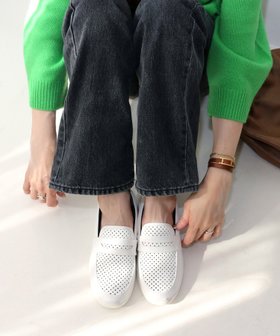 【フィン/Fin】のパンチングローファー厚底スリッポン【低反発スポンジ入り】 大人の最旬トレンドファッション＆コーディネート founy(ファウニー) ファッション Fashion レディースファッション Fashion for Women 厚底 Platform Shoes クッション Cushion, Throw Pillow シンプル Simple, Minimal ストッキング Stockings, Sheer Tights スラックス Slacks, Dress Pants スリッポン Slip-On, Loafer ソックス Socks, Hosiery デニム Denim, Jeans Material 定番 Standard, Basic Item フォルム Silhouette, Form ワイド Wide, Wide Fit おすすめ Recommended / Our Picks |ID:prp329100004992741