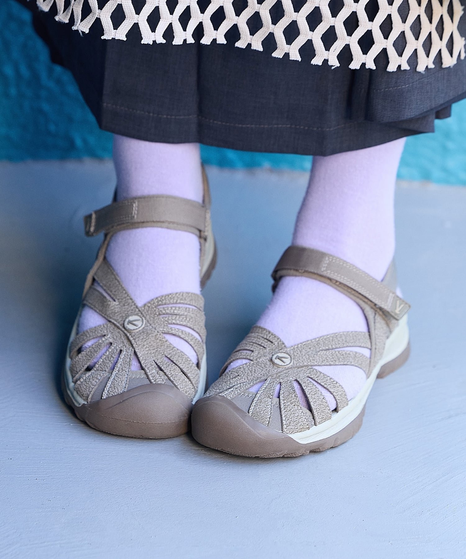 【キーン/KEEN】の(WOMEN)ROSE SANDAL / (レディース)ローズ サンダル インテリア・キッズ・メンズ・レディースファッション・服の通販 founy(ファウニー) 　ファッション　Fashion　レディースファッション　Fashion for Women　クッション　Cushion, Throw Pillow　軽量　Lightweight, Ultra Light　サンダル　Sandals, Summer Shoes　シンプル　Simple, Minimal　タオル　Towel, Bath Towel　人気　Popular, Best Seller　フィット　Fit, Slim Fit　モチーフ　Motif, Design Theme　ラップ　Wrap, Wrap Design　ラバー　Rubber, Rubber Sole　ローズ　Rose, Rose Motif　BRINDLE/SHITAKE|ID: prp329100004992744 ipo3291000000037392350