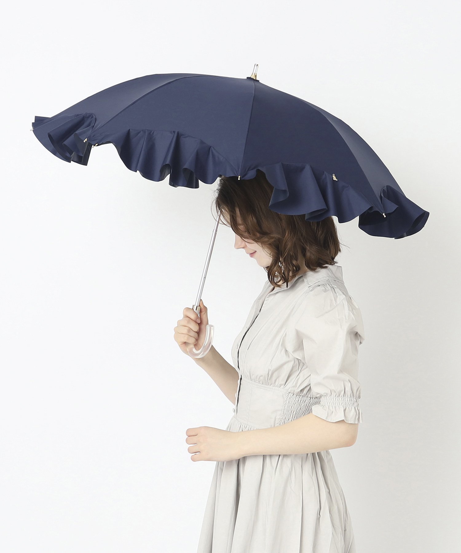 【ムーンバット/MOONBAT】のLANVIN en Bleu(ランバン オン ブルー) ラッフルフリル チャーム付き 日傘 長傘 一級遮光99.99% 遮熱 晴雨兼用 UV遮蔽率99% レディース インテリア・キッズ・メンズ・レディースファッション・服の通販 founy(ファウニー) ファッション Fashion レディースファッション Fashion for Women レイングッズ・傘・晴雨兼用傘 Umbrellas & Rain Gear 傘 Umbrella, Parasol チャーム Charm, Pendant フリル Frill, Ruffle 日傘 Parasol, UV Umbrella ミックス Mix, Mixed Style ロマンティック Romantic, Feminine Style エレガント 上品 Elegant ネイビーブルー|ID: prp329100004992773 ipo3291000000037392464