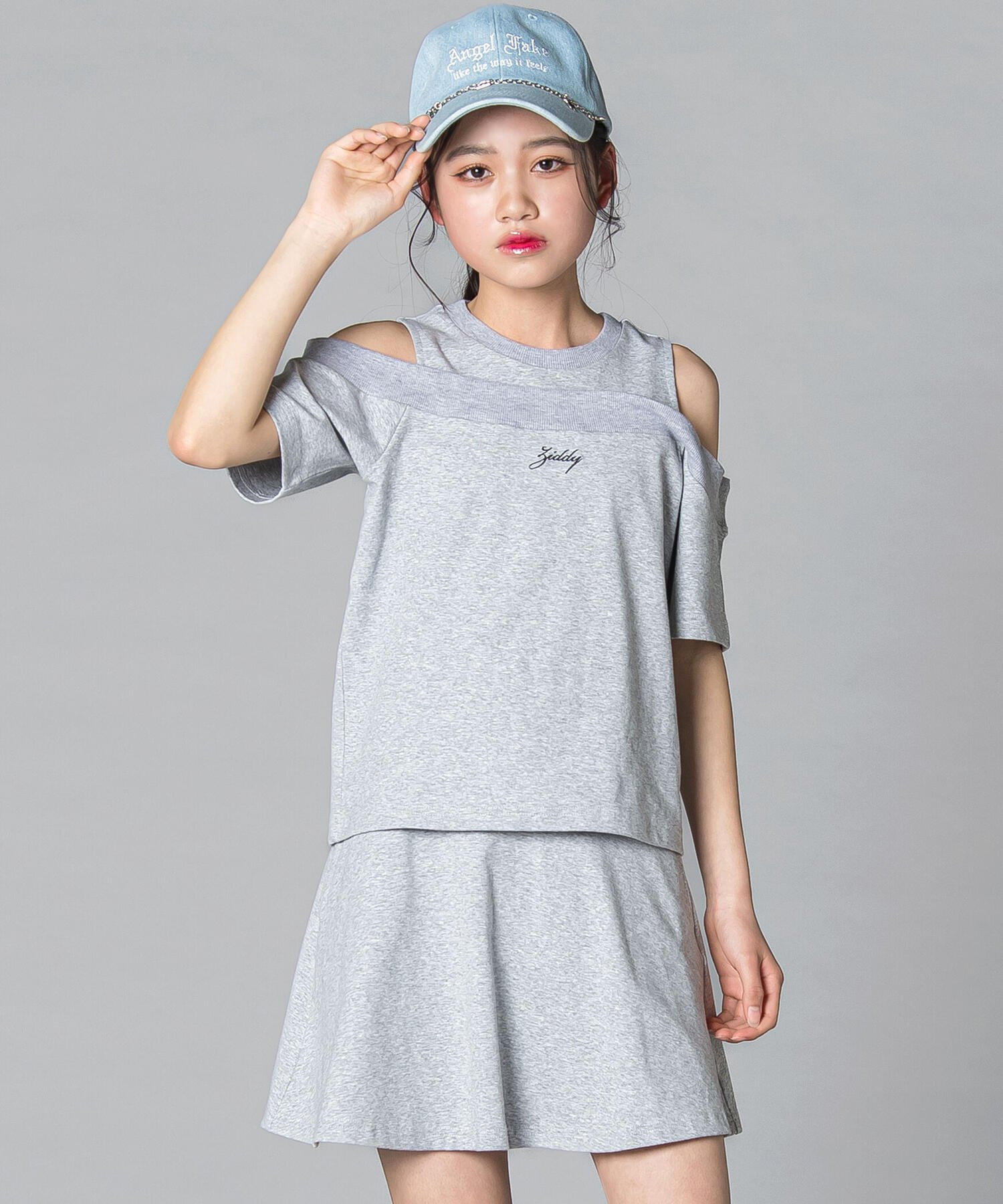 【ベベ オンライン ストア/BEBE ONLINE STORE / KIDS】のオフショルダートップス スカートSET(130~160cm) インテリア・キッズ・メンズ・レディースファッション・服の通販 founy(ファウニー) 　ファッション　Fashion　キッズファッション　Fashion for Kids　トップス・カットソー　Cut & Sew Tops　春　Spring　クール　Cool, Chic　ショルダー　Shoulder, Shoulder Strap　セットアップ　Set-Up, Coordinated Outfit　トレンド　Trend, Trending Now　フィット　Fit, Slim Fit　ポケット　Pocket, Pocket Detail　S/S・春夏　SS, Spring/Summer, Warm Season　夏　Summer　エレガント 上品　Elegant　2026年　2026　2026春夏・S/S　Spring/Summer 2026 SS26　グレー|ID: prp329100004992801 ipo3291000000037393246