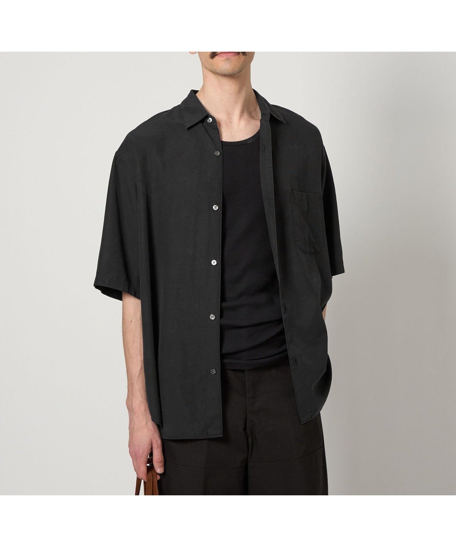 【ユナイテッドアローズ/UNITED ARROWS / MEN】のSteven Alan スラブ レギュラーカラー ショートスリーブ シャツ ALINE LOOSE CASUAL インテリア・キッズ・メンズ・レディースファッション・服の通販 founy(ファウニー) 　ファッション　Fashion　メンズファッション　Fashion for Men　ヴィンテージ　Vintage Style　ショート　Short, Short Length　スリーブ　Sleeve, Long Sleeve / Short Sleeve　とろみ　Fluid, Flowy Fabric　ドレープ　Drape, Draping Fabric　フォルム　Silhouette, Form　モダン　Modern, Contemporary　レギュラー　Regular, Standard Fit　アウトレット　Outlet / Clearance　エレガント 上品　Elegant　BLACK|ID: prp329100004992843 ipo3291000000037393608