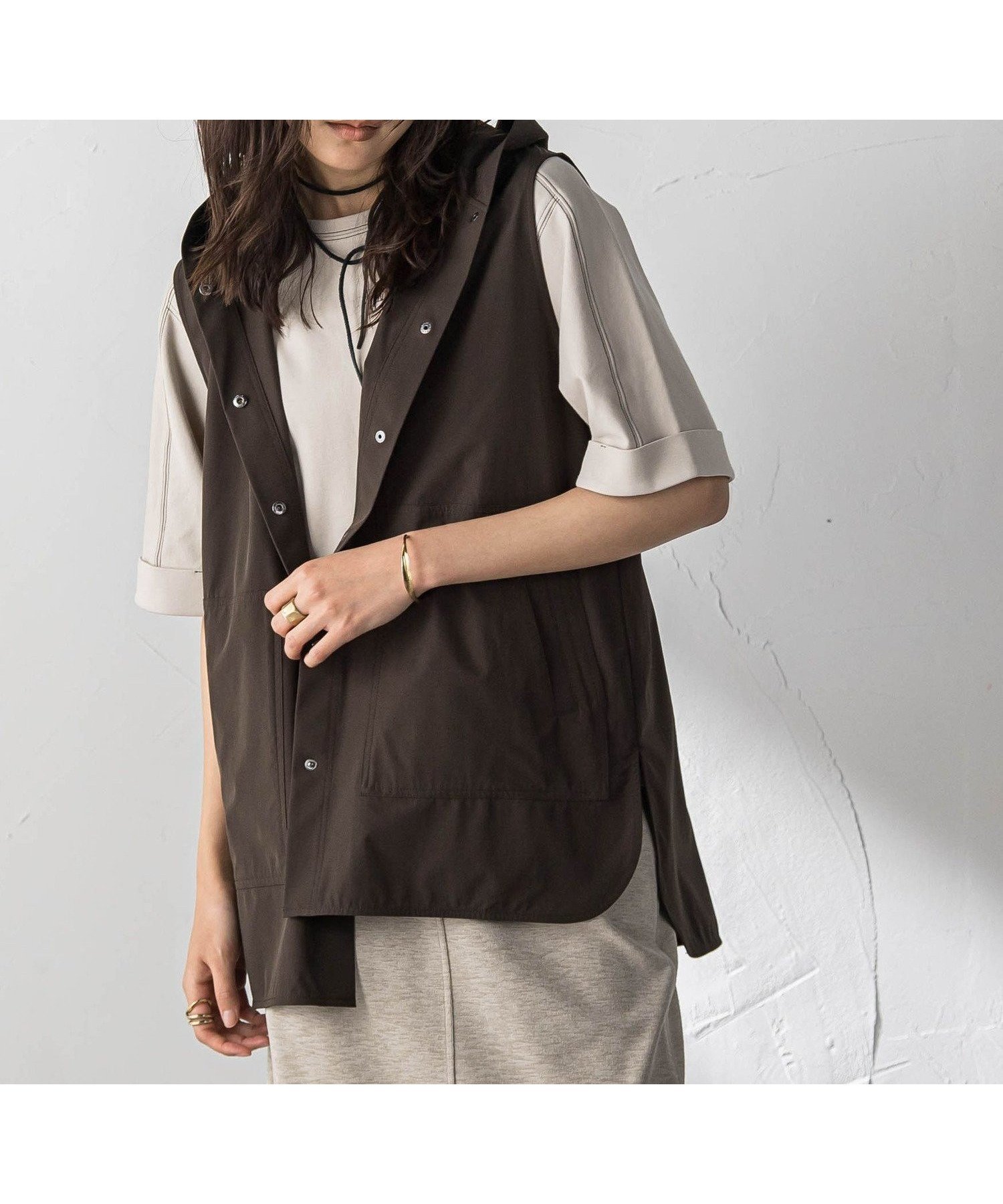 【メイソングレイ/MAYSON GREY】の撥水フーディベスト インテリア・キッズ・メンズ・レディースファッション・服の通販 founy(ファウニー) 　ファッション　Fashion　レディースファッション　Fashion for Women　アウター　Coat / Outerwear Collection　トップス・カットソー　Cut & Sew Tops　ベスト&ジレ / 重ね着スタイル　Vests & Gilets　春　Spring　軽量　Lightweight, Ultra Light　ストレッチ　Stretch, Stretchy Fabric　セットアップ　Set-Up, Coordinated Outfit　タンク　Tank Top, Sleeveless Top　ドット　Polka Dot, Dot Pattern　バランス　Balance, Style Balance　フォルム　Silhouette, Form　フラット　Flat, Flat Shoes　ポケット　Pocket, Pocket Detail　メタル　Metal, Metal Parts　ロング　Long, Long-Length　ワイド　Wide, Wide Fit　ワーク　Workwear, Utility Style　S/S・春夏　SS, Spring/Summer, Warm Season　おすすめ　Recommended / Our Picks　夏　Summer　2026年　2026　2026春夏・S/S　Spring/Summer 2026 SS26　ブラウン|ID: prp329100004992885 ipo3291000000037394077