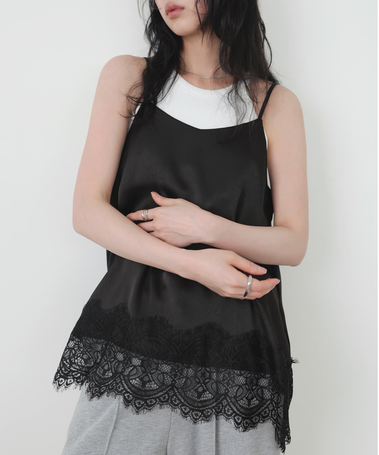 【リアン/Lian】のレースサテンキャミ インテリア・キッズ・メンズ・レディースファッション・服の通販 founy(ファウニー) 　ファッション　Fashion　レディースファッション　Fashion for Women　トップス・カットソー　Cut & Sew Tops　キャミソール&ノースリーブ　Camisoles & Sleeveless Tops　キャミソール　Camisole, Spaghetti Strap Top　サテン　Satin, Glossy Fabric　レース　Lace, Lace Fabric　ブラック|ID: prp329100004992906 ipo3291000000037394209