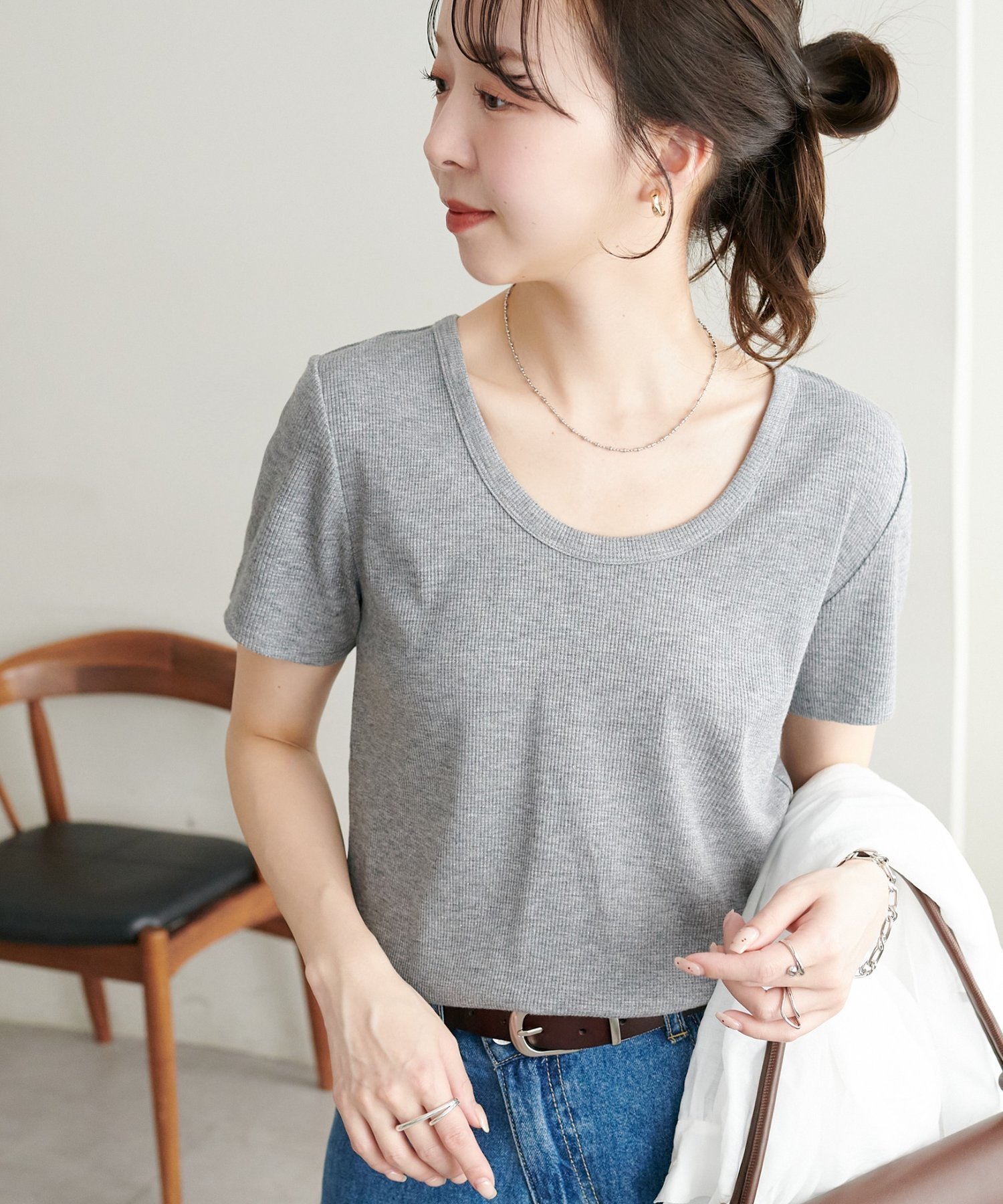 【ディスコート/Discoat】の【WEB限定】ラメリブコンパクトUネックTシャツ インテリア・キッズ・メンズ・レディースファッション・服の通販 founy(ファウニー) 　ファッション　Fashion　レディースファッション　Fashion for Women　トップス・カットソー　Cut & Sew Tops　シャツ・ブラウス・オフィスカジュアル　Elegant Blouses & Button-Ups　ロングTシャツ・Tシャツ　Longline T-Shirts & Tees　おすすめ　Recommended / Our Picks　インナー　Innerwear　カーディガン　Cardigan, Knitwear　キャミワンピース　Cami Dress, Slip Dress　コンパクト　Compact, Small Size　サロペット　Overalls, Salopette　ジャケット　Jacket, Outerwear　デニム　Denim, Jeans Material　フィット　Fit, Slim Fit　ロング　Long, Long-Length　エレガント 上品　Elegant　グレー|ID: prp329100004992908 ipo3291000000037394240