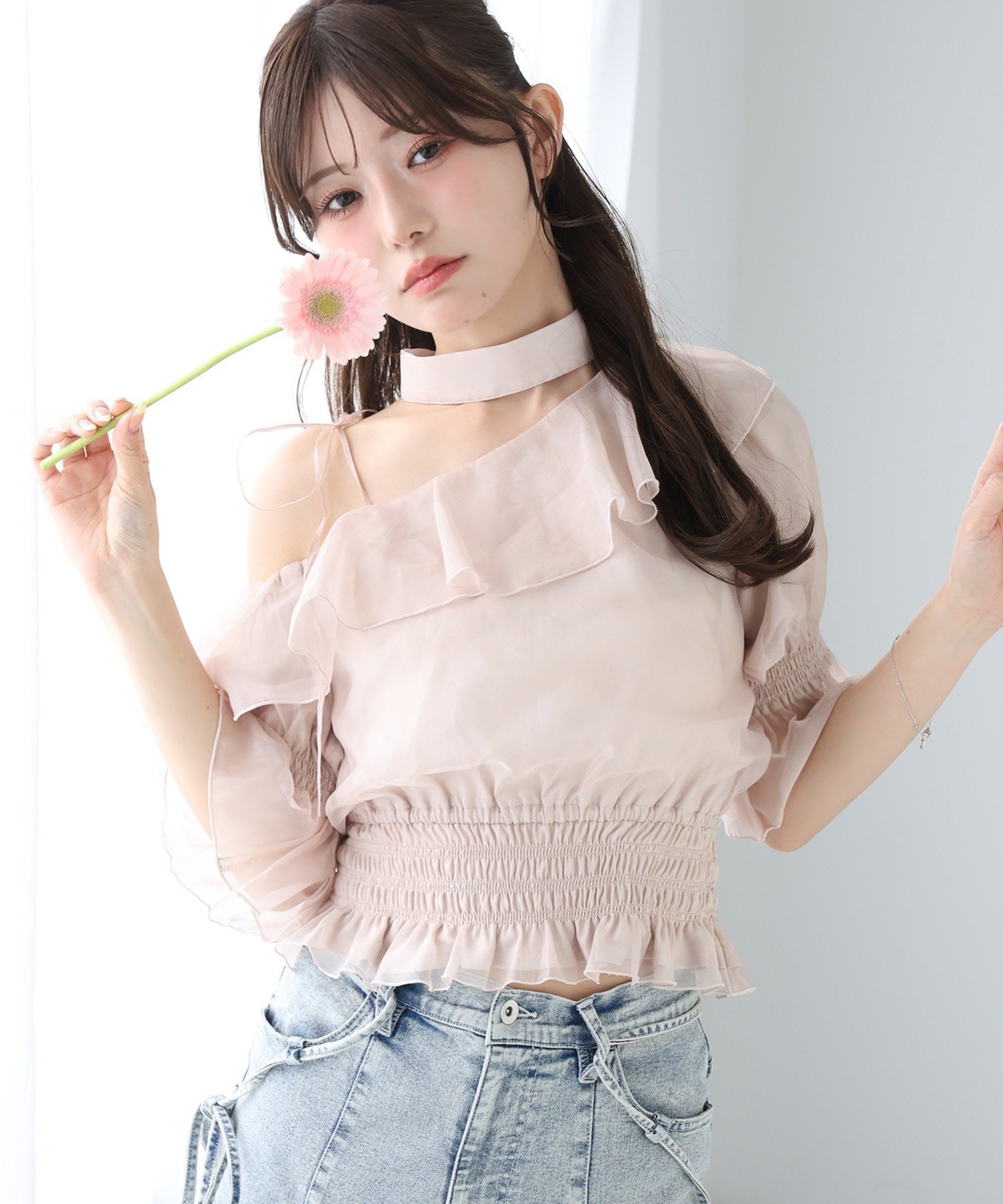 【ナイスクラップ/NICE CLAUP】の【ウォッシャブル】2WAYワンショルフリル半袖ブラウス インテリア・キッズ・メンズ・レディースファッション・服の通販 founy(ファウニー) 　ファッション　Fashion　レディースファッション　Fashion for Women　トップス・カットソー　Cut & Sew Tops　シャツ・ブラウス・オフィスカジュアル　Elegant Blouses & Button-Ups　おすすめ　Recommended / Our Picks　ウォッシャブル　Machine Washable　ガーリー　Girly, Feminine Style　デニム　Denim, Jeans Material　トレンド　Trend, Trending Now　フェミニン　Feminine, Girly　フリル　Frill, Ruffle　ペプラム　Peplum, Flared Hem　ミュール　Mule, Backless Shoes　リボン　Ribbon, Bow　半袖　Short Sleeve, Half Sleeve　夏　Summer　春　Spring　ピンク|ID: prp329100004992919 ipo3291000000037394359