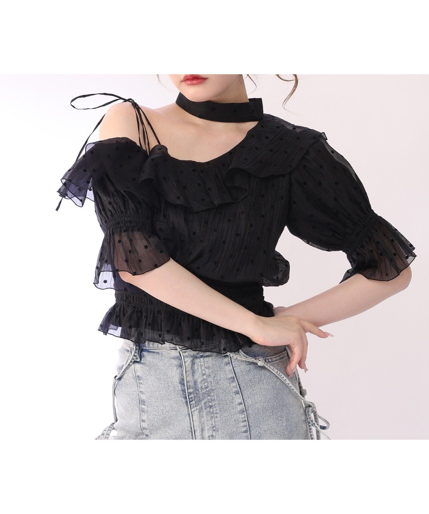 【ナイスクラップ/NICE CLAUP】の【ウォッシャブル】2WAYワンショルフリル半袖ブラウス インテリア・キッズ・メンズ・レディースファッション・服の通販 founy(ファウニー) 　ファッション　Fashion　レディースファッション　Fashion for Women　トップス・カットソー　Cut & Sew Tops　シャツ・ブラウス・オフィスカジュアル　Elegant Blouses & Button-Ups　おすすめ　Recommended / Our Picks　ウォッシャブル　Machine Washable　ガーリー　Girly, Feminine Style　デニム　Denim, Jeans Material　トレンド　Trend, Trending Now　フェミニン　Feminine, Girly　フリル　Frill, Ruffle　ペプラム　Peplum, Flared Hem　ミュール　Mule, Backless Shoes　リボン　Ribbon, Bow　半袖　Short Sleeve, Half Sleeve　夏　Summer　春　Spring　ブラック系その他|ID: prp329100004992919 ipo3291000000037394360