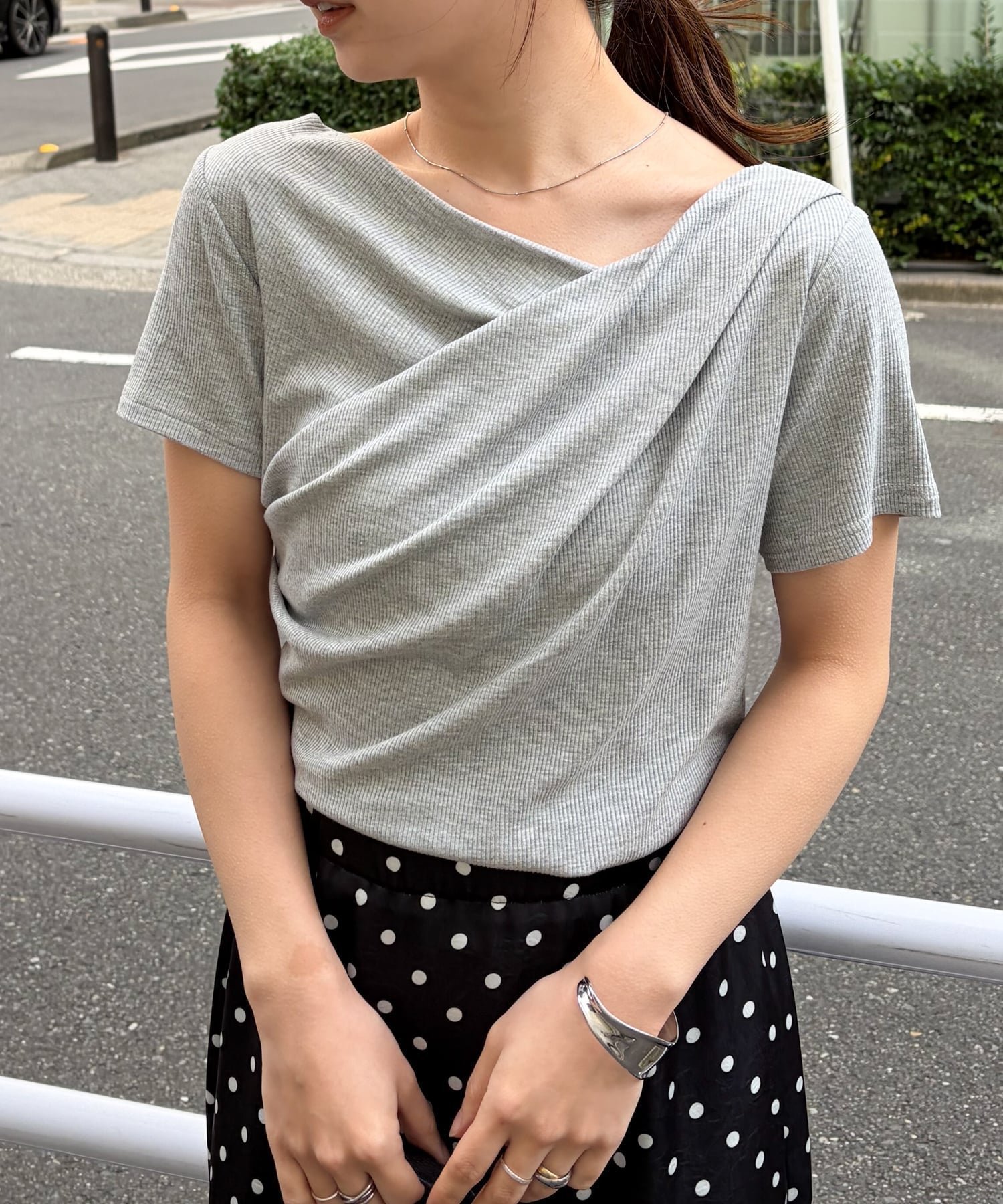 【ラナン/Ranan】のRanan/RANAN/ドレープリブTシャツ インテリア・キッズ・メンズ・レディースファッション・服の通販 founy(ファウニー) 　ファッション　Fashion　レディースファッション　Fashion for Women　トップス・カットソー　Cut & Sew Tops　シャツ・ブラウス・オフィスカジュアル　Elegant Blouses & Button-Ups　ロングTシャツ・Tシャツ　Longline T-Shirts & Tees　シンプル　Simple, Minimal　タイトスカート　Pencil Skirt, Tight Skirt　デコルテ　Décolleté, Neckline　トレンド　Trend, Trending Now　ドレープ　Drape, Draping Fabric　フィット　Fit, Slim Fit　フェミニン　Feminine, Girly　ベーシック　Basic, Essential　ポケット　Pocket, Pocket Detail　半袖　Short Sleeve, Half Sleeve　夏　Summer　エレガント 上品　Elegant　グレー|ID: prp329100004992935 ipo3291000000037394487