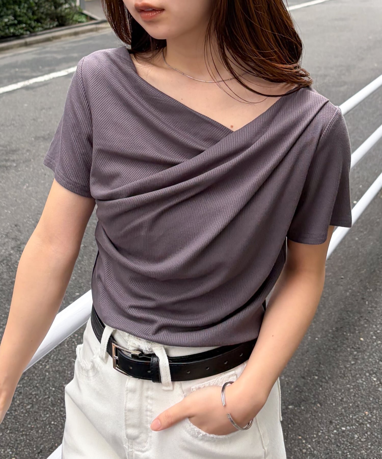 【ラナン/Ranan】のRanan/RANAN/ドレープリブTシャツ インテリア・キッズ・メンズ・レディースファッション・服の通販 founy(ファウニー) 　ファッション　Fashion　レディースファッション　Fashion for Women　トップス・カットソー　Cut & Sew Tops　シャツ・ブラウス・オフィスカジュアル　Elegant Blouses & Button-Ups　ロングTシャツ・Tシャツ　Longline T-Shirts & Tees　シンプル　Simple, Minimal　タイトスカート　Pencil Skirt, Tight Skirt　デコルテ　Décolleté, Neckline　トレンド　Trend, Trending Now　ドレープ　Drape, Draping Fabric　フィット　Fit, Slim Fit　フェミニン　Feminine, Girly　ベーシック　Basic, Essential　ポケット　Pocket, Pocket Detail　半袖　Short Sleeve, Half Sleeve　夏　Summer　エレガント 上品　Elegant　チャコール|ID: prp329100004992935 ipo3291000000037394488