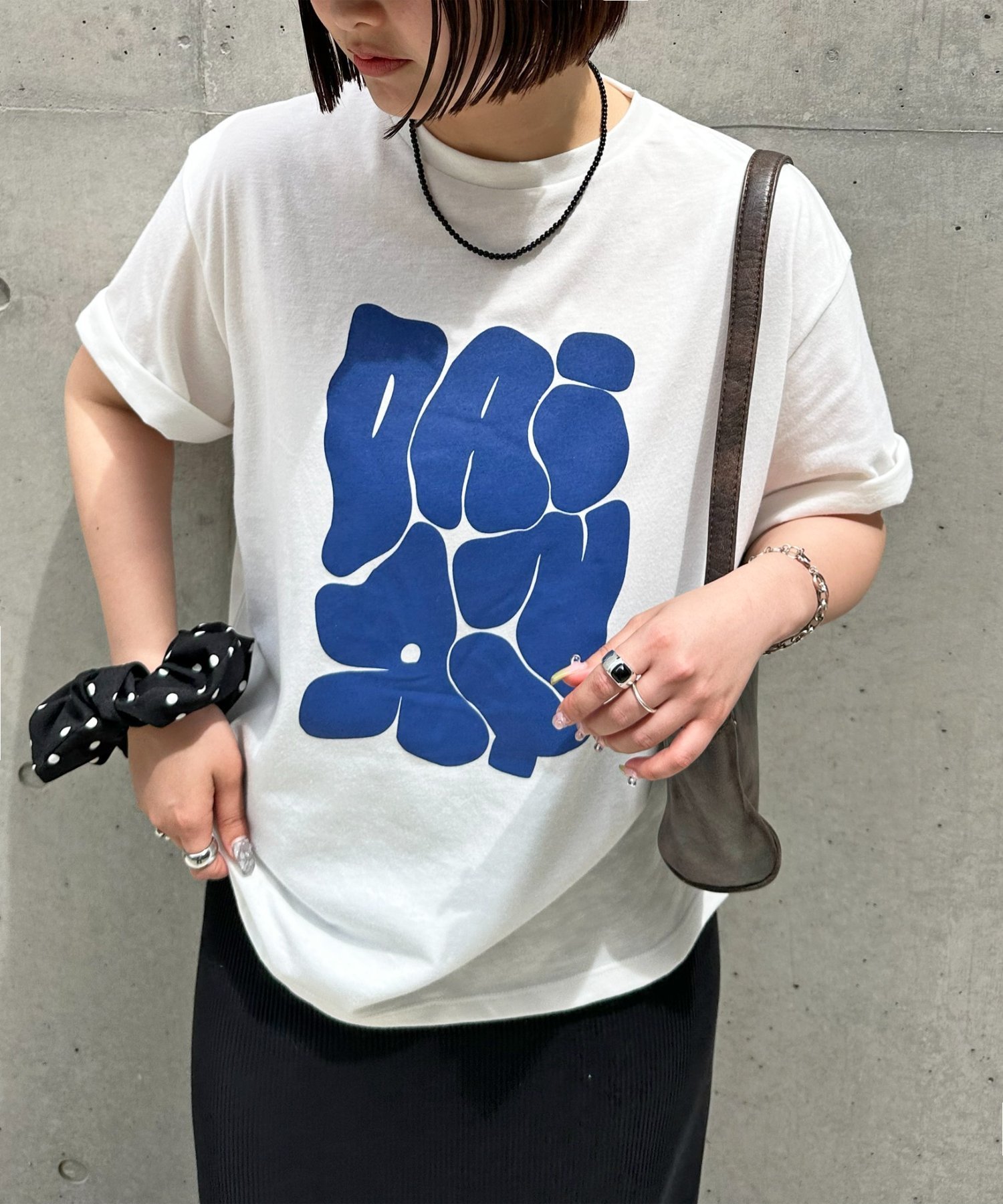 【ディスコート/Discoat】の【WEB限定】アートロゴTシャツ インテリア・キッズ・メンズ・レディースファッション・服の通販 founy(ファウニー) ファッション Fashion レディースファッション Fashion for Women トップス・カットソー Cut & Sew Tops シャツ・ブラウス・オフィスカジュアル Elegant Blouses & Button-Ups ロングTシャツ・Tシャツ Longline T-Shirts & Tees アクセサリー Fashion Accessories インナー Innerwear カーゴパンツ Cargo Pants, Utility Pants キャップ Cap, Baseball Cap キャミワンピース Cami Dress, Slip Dress サロペット Overalls, Salopette シルバー Silver, Metallic Silver シンプル Simple, Minimal スラックス Slacks, Dress Pants タイトスカート Pencil Skirt, Tight Skirt デニム Denim, Jeans Material マーメイド Mermaid, Fishtail Silhouette ワイド Wide, Wide Fit オフホワイト|ID: prp329100004992937 ipo3291000000037394513