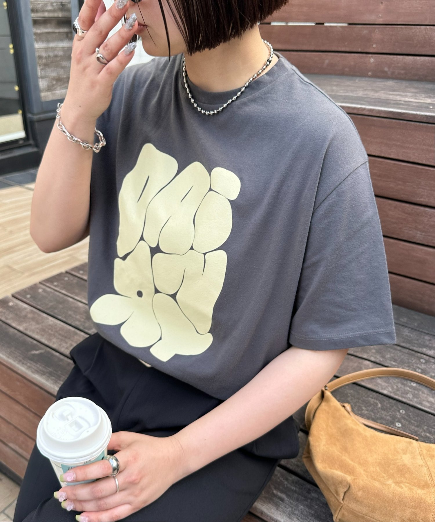 【ディスコート/Discoat】の【WEB限定】アートロゴTシャツ インテリア・キッズ・メンズ・レディースファッション・服の通販 founy(ファウニー) ファッション Fashion レディースファッション Fashion for Women トップス・カットソー Cut & Sew Tops シャツ・ブラウス・オフィスカジュアル Elegant Blouses & Button-Ups ロングTシャツ・Tシャツ Longline T-Shirts & Tees アクセサリー Fashion Accessories インナー Innerwear カーゴパンツ Cargo Pants, Utility Pants キャップ Cap, Baseball Cap キャミワンピース Cami Dress, Slip Dress サロペット Overalls, Salopette シルバー Silver, Metallic Silver シンプル Simple, Minimal スラックス Slacks, Dress Pants タイトスカート Pencil Skirt, Tight Skirt デニム Denim, Jeans Material マーメイド Mermaid, Fishtail Silhouette ワイド Wide, Wide Fit チャコールグレー|ID: prp329100004992937 ipo3291000000037394515