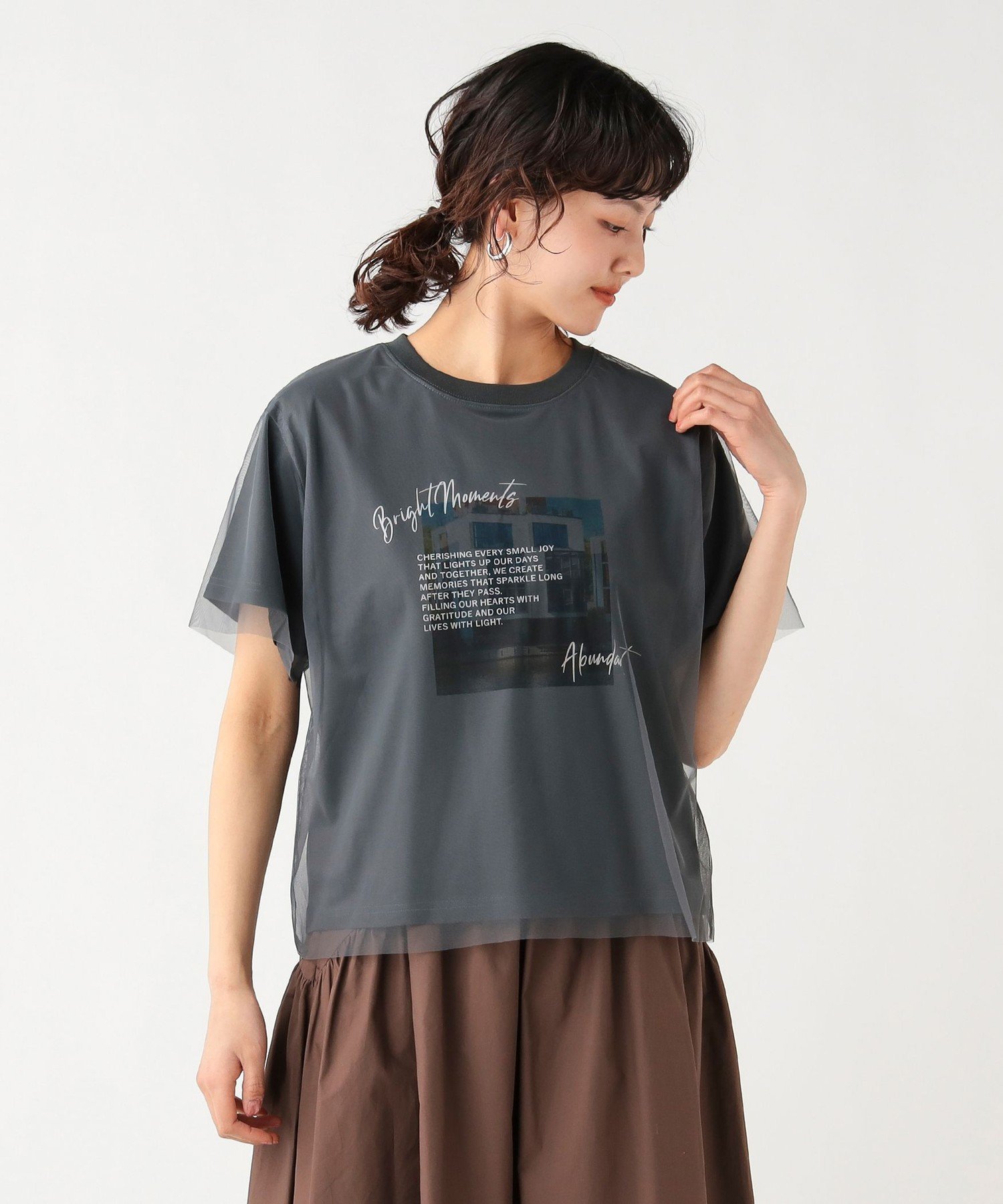 【ビームス ハート/BEAMS HEART】のフォト チュール Tシャツ インテリア・キッズ・メンズ・レディースファッション・服の通販 founy(ファウニー) 　ファッション　Fashion　レディースファッション　Fashion for Women　トップス・カットソー　Cut & Sew Tops　シャツ・ブラウス・オフィスカジュアル　Elegant Blouses & Button-Ups　ロングTシャツ・Tシャツ　Longline T-Shirts & Tees　グラフィック　Graphic, Graphic Design　チュール　Tulip, Tulip Motif　デニム　Denim, Jeans Material　フロント　Front, Front Design　プリント　Print, Printed Pattern　CHARCOAL|ID: prp329100004992940 ipo3291000000037394533