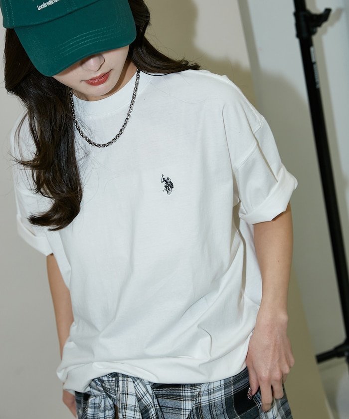 【フリークスストア/FREAK'S STORE】の別注 ワンポイント 刺繍 クルーネック Tシャツ 限定展開 インテリア・キッズ・メンズ・レディースファッション・服の通販 founy(ファウニー) 　ファッション　Fashion　レディースファッション　Fashion for Women　トップス・カットソー　Cut & Sew Tops　シャツ・ブラウス・オフィスカジュアル　Elegant Blouses & Button-Ups　ロングTシャツ・Tシャツ　Longline T-Shirts & Tees　2026年　2026　2026春夏・S/S　Spring/Summer 2026 SS26　ユニセックス　Unisex, Genderless　インナー　Innerwear　シンプル　Simple, Minimal　スペシャル　Special, Limited Edition　ルーズ　Loose, Oversized　ロング　Long, Long-Length　ワンポイント　One Point, Statement Accent　別注　Limited Edition, Custom Order　夏　Summer　S/S・春夏　SS, Spring/Summer, Warm Season　ホワイト|ID: prp329100004992945 ipo3291000000037394575