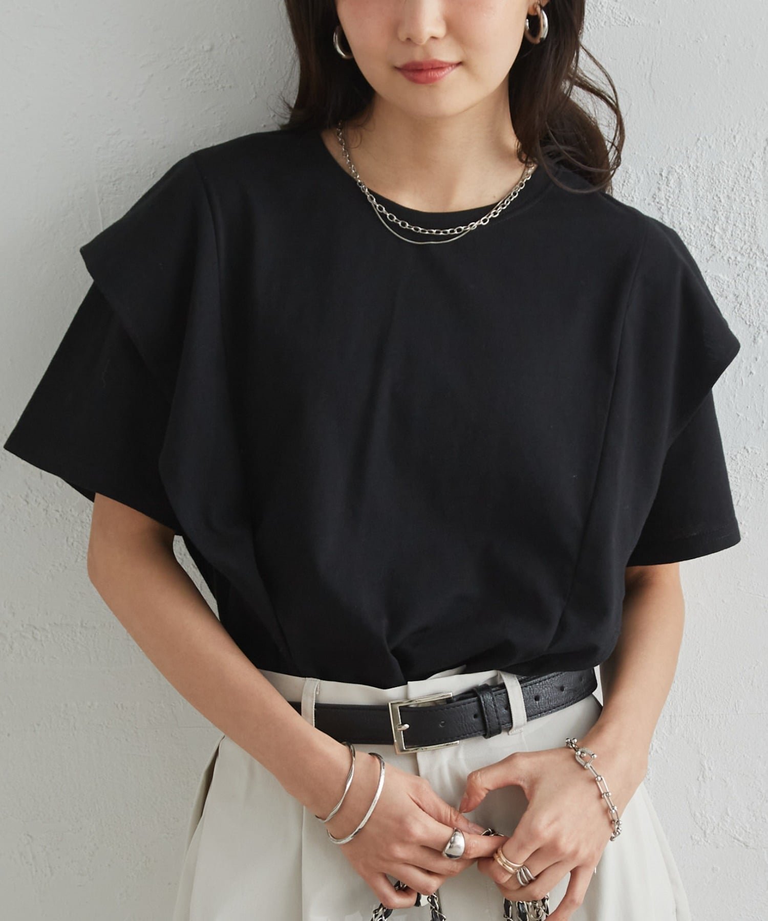 【ラナン/Ranan】のRanan/ラッフルショルダーTシャツ インテリア・キッズ・メンズ・レディースファッション・服の通販 founy(ファウニー) 　ファッション　Fashion　レディースファッション　Fashion for Women　トップス・カットソー　Cut & Sew Tops　シャツ・ブラウス・オフィスカジュアル　Elegant Blouses & Button-Ups　ロングTシャツ・Tシャツ　Longline T-Shirts & Tees　カットソー　Cut and Sewn Top　スタイリッシュ　Stylish, Fashionable　スラックス　Slacks, Dress Pants　デニム　Denim, Jeans Material　トレンド　Trend, Trending Now　フレア　Flare, Flared　ベーシック　Basic, Essential　ボトム　Bottoms, Lower Wear　ポケット　Pocket, Pocket Detail　ワンポイント　One Point, Statement Accent　再入荷　Restock / Back in Stock　おすすめ　Recommended / Our Picks　夏　Summer　ブラック|ID: prp329100004993096 ipo3291000000037395907