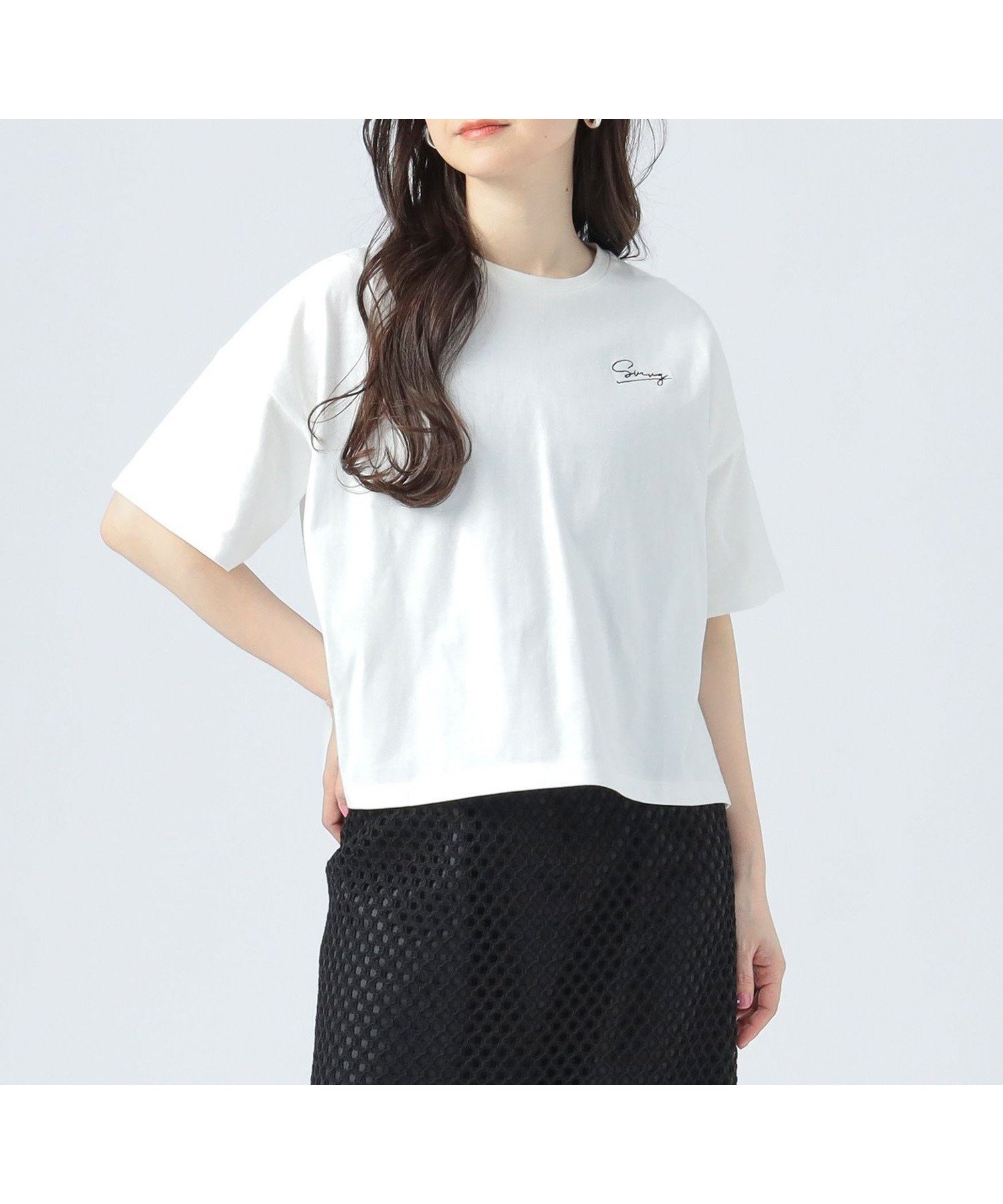 【ビームス ウイメン/BEAMS】のボックスタック スモール ロゴ Tシャツ インテリア・キッズ・メンズ・レディースファッション・服の通販 founy(ファウニー) 　ファッション　Fashion　レディースファッション　Fashion for Women　トップス・カットソー　Cut & Sew Tops　シャツ・ブラウス・オフィスカジュアル　Elegant Blouses & Button-Ups　ロングTシャツ・Tシャツ　Longline T-Shirts & Tees　おすすめ　Recommended / Our Picks　アウトドア　Outdoor Clothing　ショート　Short, Short Length　シンプル　Simple, Minimal　スラックス　Slacks, Dress Pants　デニム　Denim, Jeans Material　フロント　Front, Front Design　ベーシック　Basic, Essential　ボックス　Boxy, Box Shape　ボーダー　Border, Stripe　リラックス　Relax, Relaxed Fit　ワイド　Wide, Wide Fit　ワンポイント　One Point, Statement Accent　無地　Plain, Solid Color　OFF WHITE|ID: prp329100004993099 ipo3291000000037395926