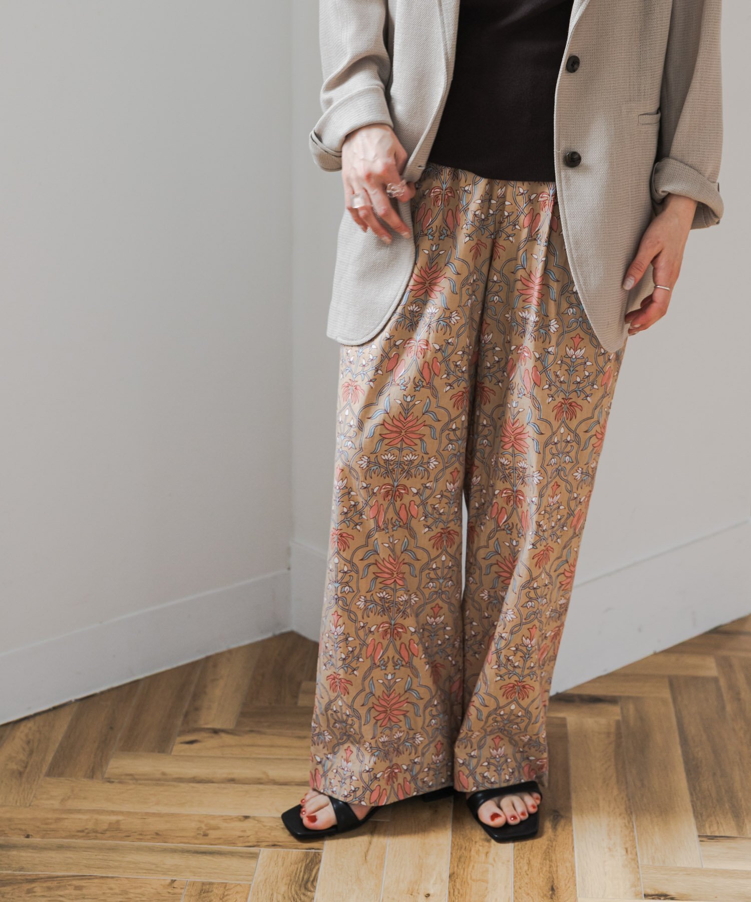 【アーバンリサーチ ドアーズ/URBAN RESEARCH DOORS】のアソートプリントイージーパンツ インテリア・キッズ・メンズ・レディースファッション・服の通販 founy(ファウニー) 　ファッション　Fashion　レディースファッション　Fashion for Women　パンツ　Pants & Trousers　2026年　2026　2026春夏・S/S　Spring/Summer 2026 SS26　インド　Indian Textile　プリント　Print, Printed Pattern　リゾート　Resort, Vacation Style　リラックス　Relax, Relaxed Fit　夏　Summer　春　Spring　S/S・春夏　SS, Spring/Summer, Warm Season　ベージュ|ID: prp329100004993105 ipo3291000000037395979