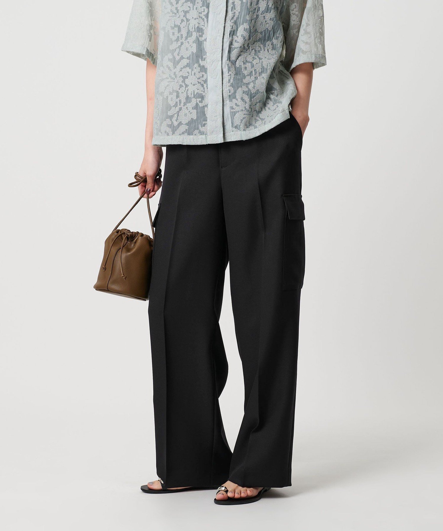 【ユナイテッドアローズ/UNITED ARROWS】のポリエステル カーゴスラックス ワイドパンツ 防シワ インテリア・キッズ・メンズ・レディースファッション・服の通販 founy(ファウニー) 　ファッション　Fashion　レディースファッション　Fashion for Women　パンツ　Pants & Trousers　カーゴパンツ　Cargo Pants, Utility Pants　スウェット / スエット　Sweatshirt, Sweatwear　センター　Center, Center Line　フィット　Fit, Slim Fit　リブニット　Rib Knit, Ribbed Knit　ループ　Loop, Loop Knit　ワイド　Wide, Wide Fit　アウトレット　Outlet / Clearance　エレガント 上品　Elegant　BLACK|ID: prp329100004993112 ipo3291000000037396095
