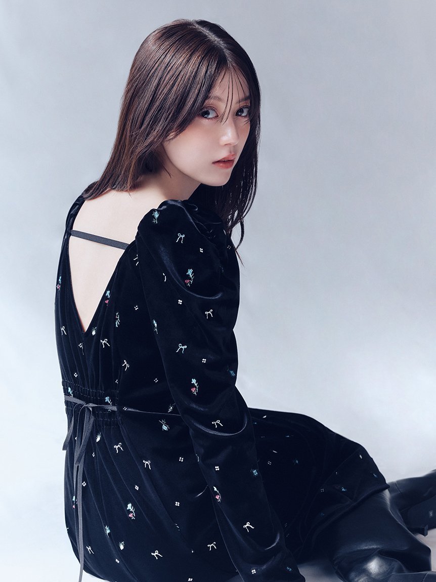 【フレイ アイディー/FRAY I.D】のベロアナローワンピース インテリア・キッズ・メンズ・レディースファッション・服の通販 founy(ファウニー) 　ファッション　Fashion　レディースファッション　Fashion for Women　ワンピース　Dresses　スクエア　Square, Square Shape　スマート　Smart, Elegant　スリーブ　Sleeve, Long Sleeve / Short Sleeve　デコルテ　Décolleté, Neckline　ドット　Polka Dot, Dot Pattern　フィット　Fit, Slim Fit　フェミニン　Feminine, Girly　ベロア　Velour, Soft Velvet　ミックス　Mix, Mixed Style　無地　Plain, Solid Color　リボン　Ribbon, Bow　エレガント 上品　Elegant　BLK[009]|ID: prp329100004993211 ipo3291000000037396429