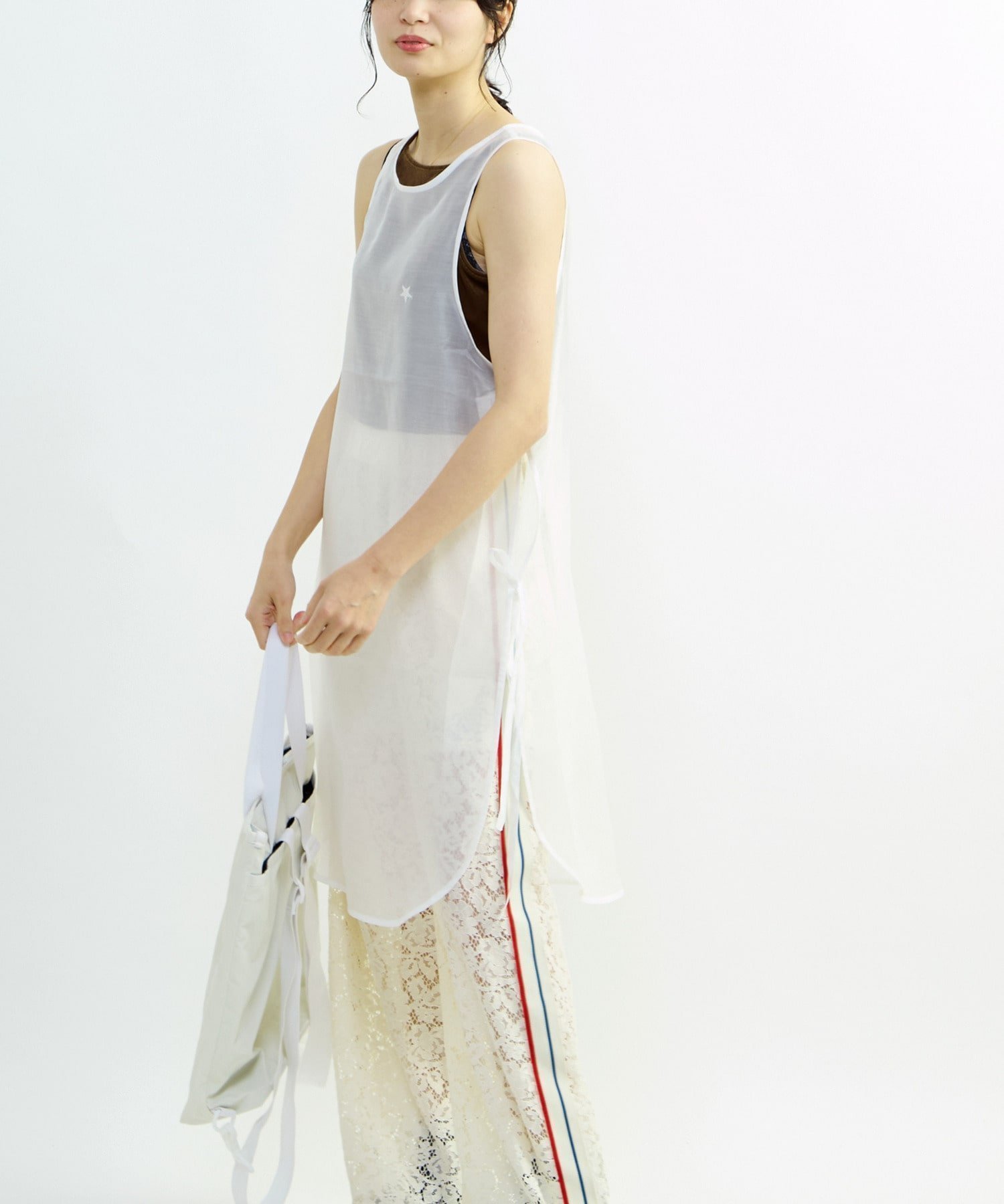 【コンバーストウキョウ/CONVERSE TOKYO】のORGANDY LAYERED DRESS インテリア・キッズ・メンズ・レディースファッション・服の通販 founy(ファウニー) 　ファッション　Fashion　レディースファッション　Fashion for Women　ワンピース　Dresses　フォーマル・パーティードレス・結婚式用ドレス　Elegant & Casual Dresses　インナー　Innerwear　オーガンジー　Organza Fabric　シンプル　Simple, Minimal　ジャケット　Jacket, Outerwear　デニム　Denim, Jeans Material　トレンド　Trend, Trending Now　リボン　Ribbon, Bow　おすすめ　Recommended / Our Picks　ホワイト|ID: prp329100004993248 ipo3291000000037396671