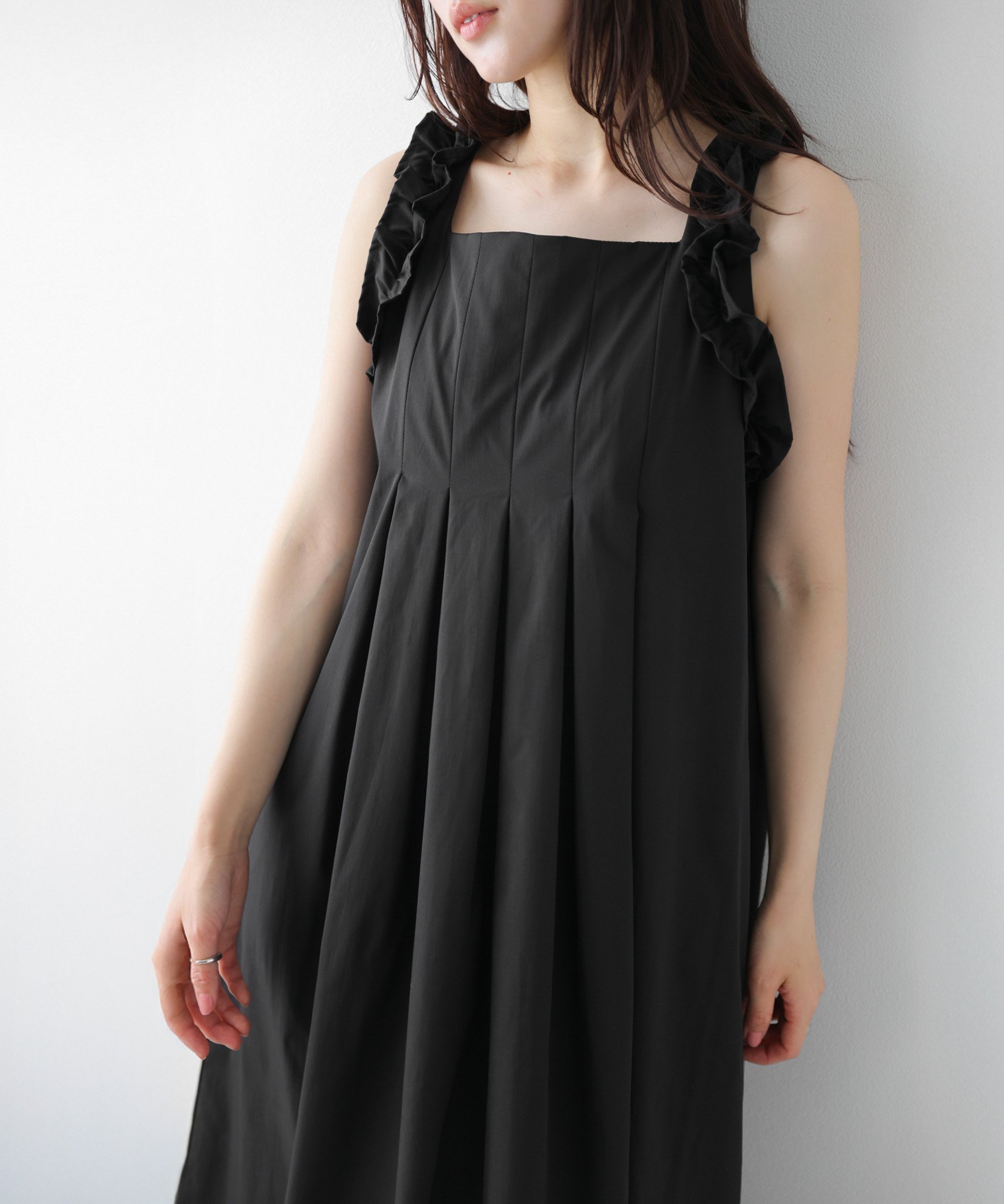 【ラジュール/Lajour】のフリル*プリーツワンピース インテリア・キッズ・メンズ・レディースファッション・服の通販 founy(ファウニー) 　ファッション　Fashion　レディースファッション　Fashion for Women　ワンピース　Dresses　2026年　2026　2026春夏・S/S　Spring/Summer 2026 SS26　ショルダー　Shoulder, Shoulder Strap　フェミニン　Feminine, Girly　フリル　Frill, Ruffle　プリーツ　Pleats, Pleated　エレガント 上品　Elegant　ブラック|ID: prp329100004993294 ipo3291000000037396971