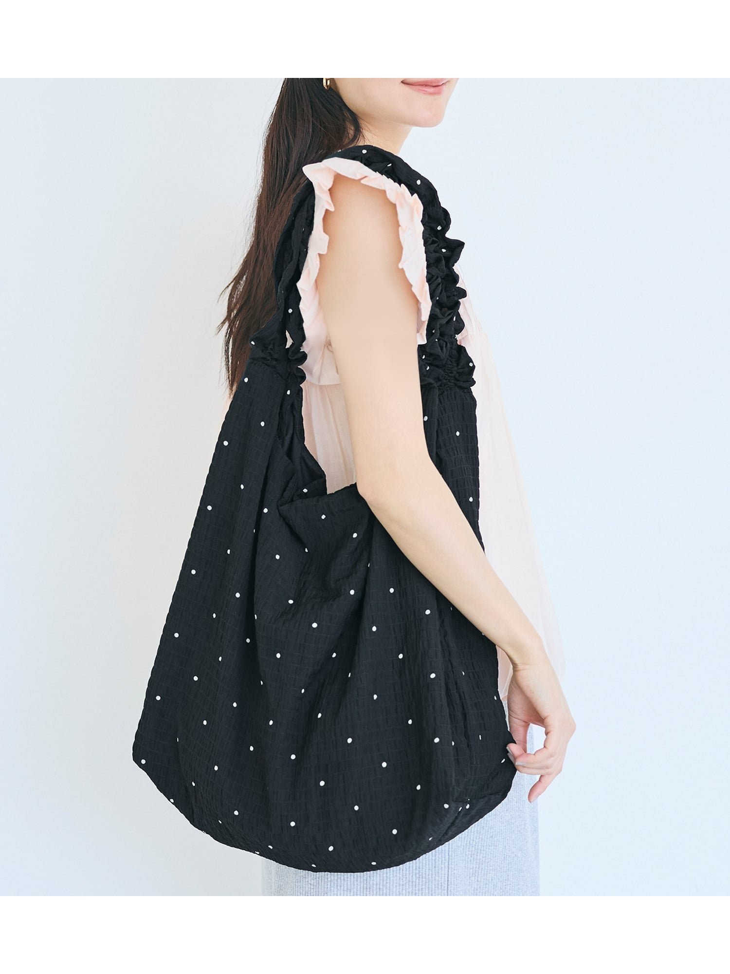 【コカ/COCA】の【再入荷】フリルトートバッグ インテリア・キッズ・メンズ・レディースファッション・服の通販 founy(ファウニー) 　ファッション　Fashion　レディースファッション　Fashion for Women　バッグ　Bags　春　Spring　軽量　Lightweight, Ultra Light　シンプル　Simple, Minimal　バランス　Balance, Style Balance　フリル　Frill, Ruffle　ポケット　Pocket, Pocket Detail　マグネット　Magnet, Magnetic Closure　無地　Plain, Solid Color　再入荷　Restock / Back in Stock　夏　Summer　ビジネス 仕事 通勤　Business / Work / Commuting　2026年　2026　2026春夏・S/S　Spring/Summer 2026 SS26　Dot|ID: prp329100004993311 ipo3291000000037397628