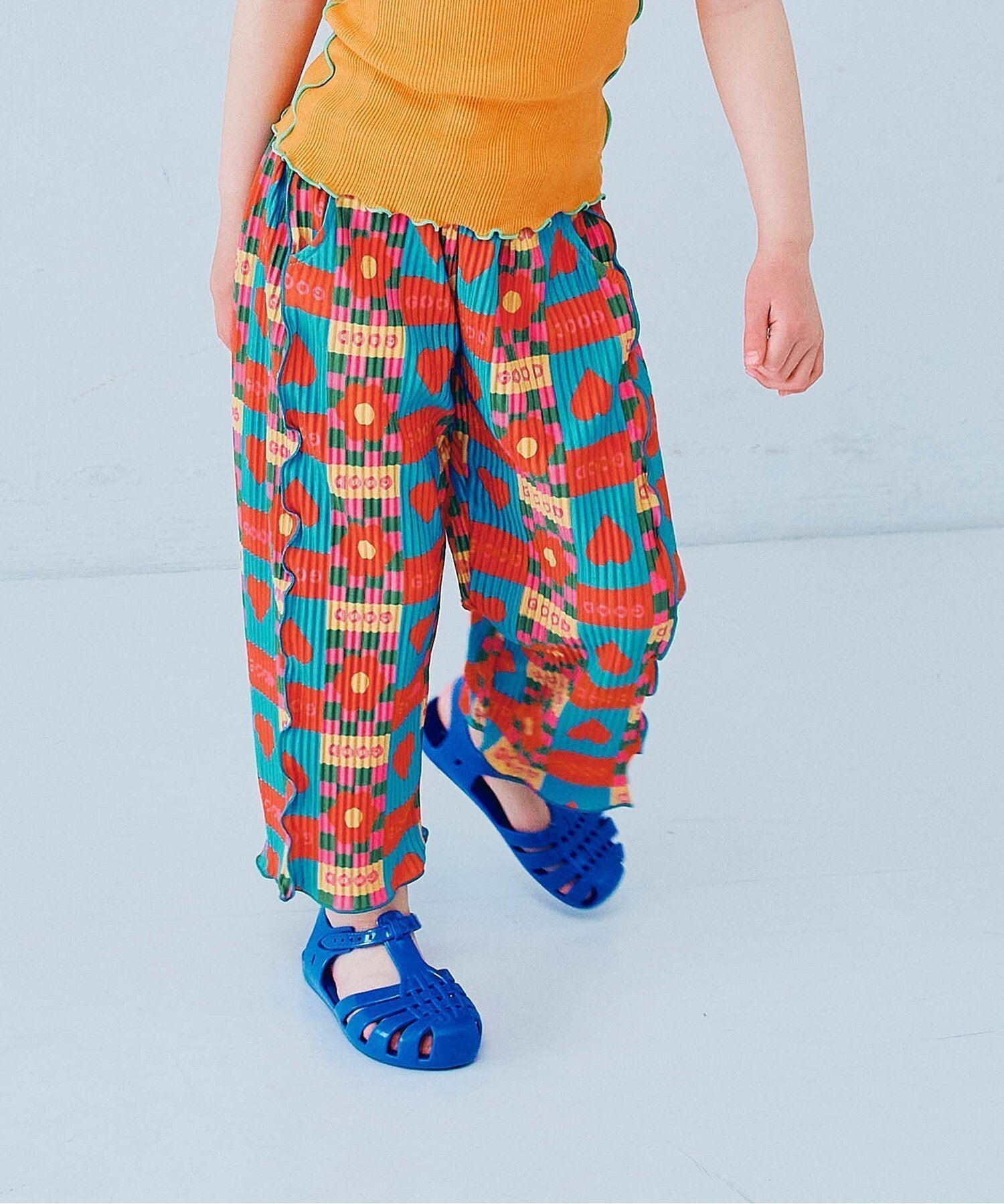 【エフオー オンラインストア/F.O.Online Store / KIDS】のさらさら涼しいエアリープリーツ総柄ワイドパンツ リンク インテリア・キッズ・メンズ・レディースファッション・服の通販 founy(ファウニー) 　ファッション　Fashion　キッズファッション　Fashion for Kids　ボトムス　Bottoms　おすすめ　Recommended / Our Picks　プリーツ　Pleats, Pleated　ワイド　Wide, Wide Fit　マルチカラー1|ID: prp329100004993342 ipo3291000000037397910
