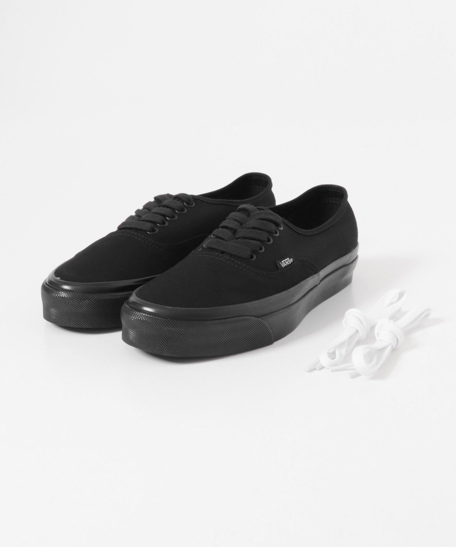 【アーバンリサーチ/URBAN RESEARCH / MEN】のVANS LX AUTHENTIC REISSUE 44 大人の最旬トレンドファッション＆コーディネート founy(ファウニー) 　ファッション　Fashion　メンズファッション　Fashion for Men　春　Spring　カリフォルニア　California, Cali Style　クラシック　Classic, Timeless Style　シューズ　Shoes, Footwear　シンプル　Simple, Minimal　ジャケット　Jacket, Outerwear　デニム　Denim, Jeans Material　定番　Standard, Basic Item　バランス　Balance, Style Balance　ボトム　Bottoms, Lower Wear　S/S・春夏　SS, Spring/Summer, Warm Season　おすすめ　Recommended / Our Picks　夏　Summer　ビジネス 仕事 通勤　Business / Work / Commuting　2026年　2026　2026春夏・S/S　Spring/Summer 2026 SS26　 other-1|ID: prp329100004993482 ipo3291000000037399301