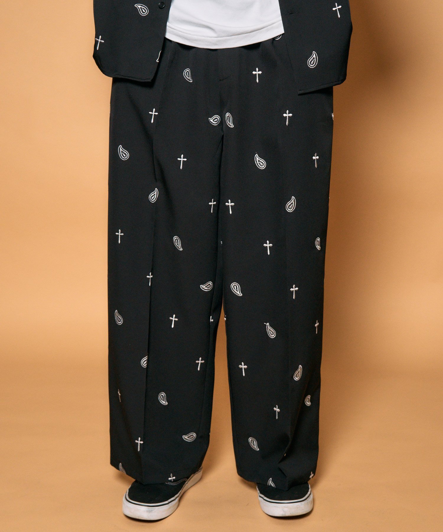 【サブサエティ/Subciety / MEN】のAll-over embroidered pants 大人の最旬トレンドファッション＆コーディネート founy(ファウニー) 　ファッション　Fashion　メンズファッション　Fashion for Men　ボトムス　Bottoms　ストレート　Straight, Straight Cut　セットアップ　Set-Up, Coordinated Outfit　センター　Center, Center Line　ドレープ　Drape, Draping Fabric　フィット　Fit, Slim Fit　プリント　Print, Printed Pattern　ペイズリー　Paisley, Ethnic Pattern　ポケット　Pocket, Pocket Detail　モチーフ　Motif, Design Theme　リラックス　Relax, Relaxed Fit　ワイド　Wide, Wide Fit　再入荷　Restock / Back in Stock　おすすめ　Recommended / Our Picks　エレガント 上品　Elegant　 other-1|ID: prp329100004993483 ipo3291000000037399303