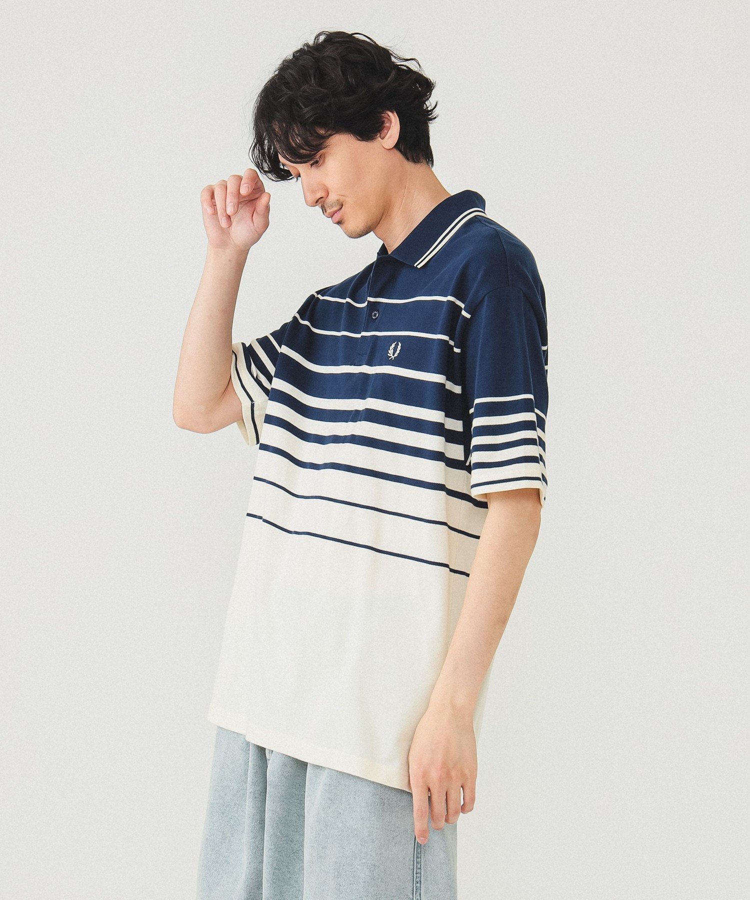 【ビームス ウイメン/BEAMS】の【別注】FRED PERRY / リラックス ストライプ ピケ ポロシャツ インテリア・キッズ・メンズ・レディースファッション・服の通販 founy(ファウニー) 　ファッション　Fashion　レディースファッション　Fashion for Women　トップス・カットソー　Cut & Sew Tops　シャツ・ブラウス・オフィスカジュアル　Elegant Blouses & Button-Ups　ポロシャツ・きれいめカジュアル　Smart-Casual Polo Tops　ストライプ　Stripe, Striped Pattern　トレンド　Trend, Trending Now　フィット　Fit, Slim Fit　ベスト　Vest, Waistcoat　ポロシャツ　Polo Shirt, Collared Tee　リラックス　Relax, Relaxed Fit　ロンドン　London Style, British Inspired　エレガント 上品　Elegant　別注　Limited Edition, Custom Order　鹿の子　Piqué, Kanoko Fabric　TENNIS_BLUE/ECRU|ID: prp329100004993494 ipo3291000000037399363