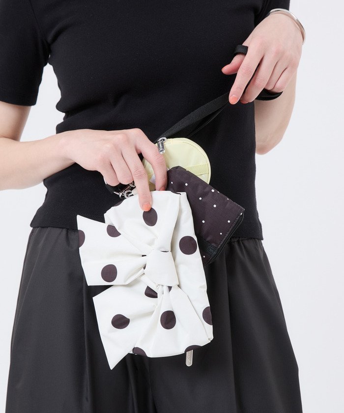 【レスポートサック/LeSportsac】の【公式】レスポートサック ポーチ 2065FB85 LeSportsac インテリア・キッズ・メンズ・レディースファッション・服の通販 founy(ファウニー) 　ファッション　Fashion　レディースファッション　Fashion for Women　ポーチ&ミニバッグ　Pouches & Mini Bags　スポーツウェア　Functional & Stylish Sportswear　スポーツバッグ・ジム用ポーチ・バックパック　Gym Bag / Sports Backpack / Pouch for Training　アクセサリー　Fashion Accessories　イエロー　Yellow　クッション　Cushion, Throw Pillow　コレクション　Collection, Seasonal Line　サテン　Satin, Glossy Fabric　シルバー　Silver, Metallic Silver　スマート　Smart, Elegant　ドット　Polka Dot, Dot Pattern　ポケット　Pocket, Pocket Detail　ポーチ　Pouch, Small Case　無地　Plain, Solid Color　リップ　Lip, Lip Motif　リボン　Ribbon, Bow　スマホショルダーバッグ　Smartphone Shoulder Bag　MIX_FB85|ID: prp329100004993544 ipo3291000000037399765