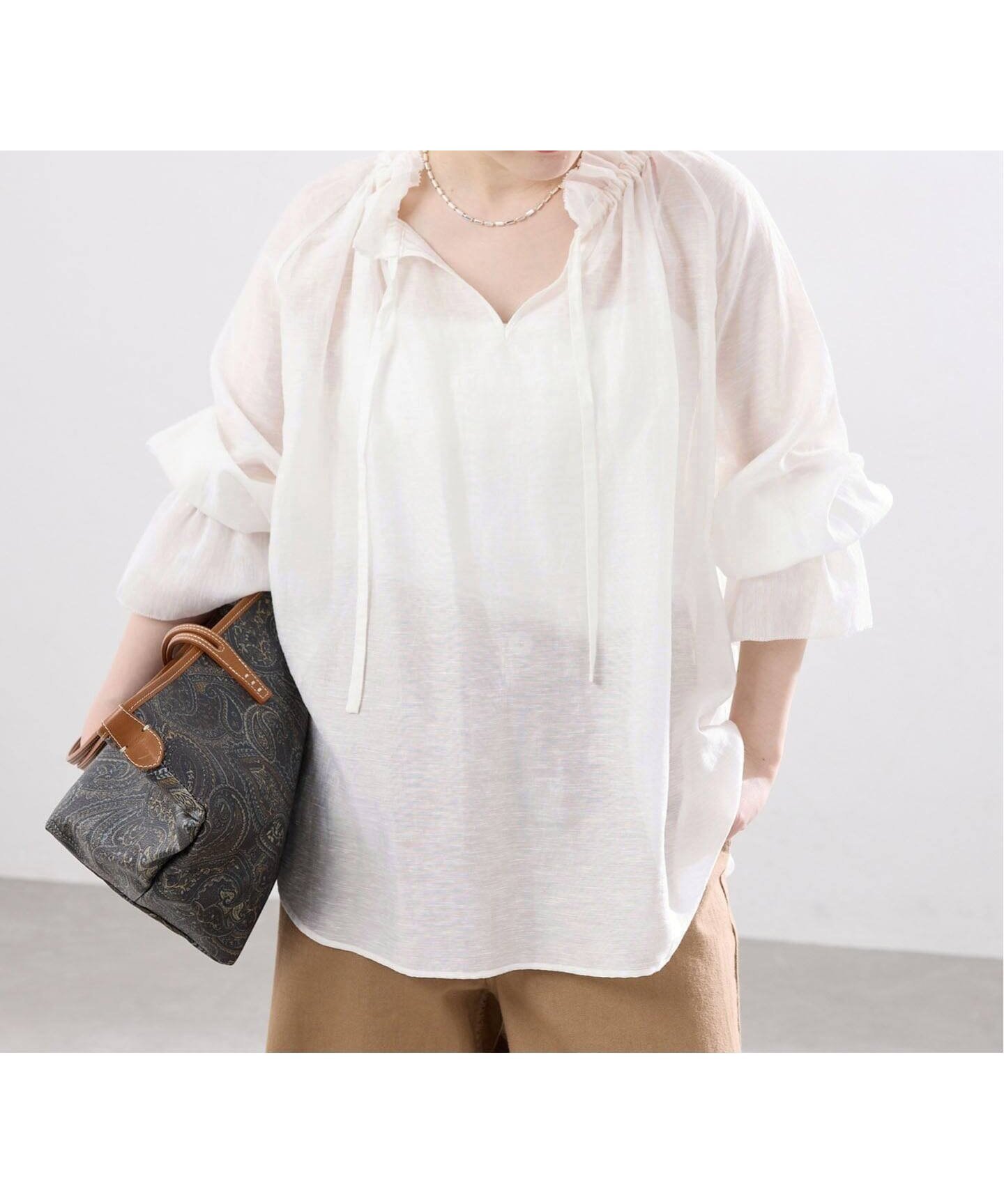 【イエナ/IENA】のリネンミックスカールマイヤー ギャザーブラウス インテリア・キッズ・メンズ・レディースファッション・服の通販 founy(ファウニー) 　ファッション　Fashion　レディースファッション　Fashion for Women　トップス・カットソー　Cut & Sew Tops　シャツ・ブラウス・オフィスカジュアル　Elegant Blouses & Button-Ups　2026年　2026　2026春夏・S/S　Spring/Summer 2026 SS26　ギャザー　Gathered, Ruffled　フリル　Frill, Ruffle　リラックス　Relax, Relaxed Fit　エレガント 上品　Elegant　ホワイト|ID: prp329100004993555 ipo3291000000037400012