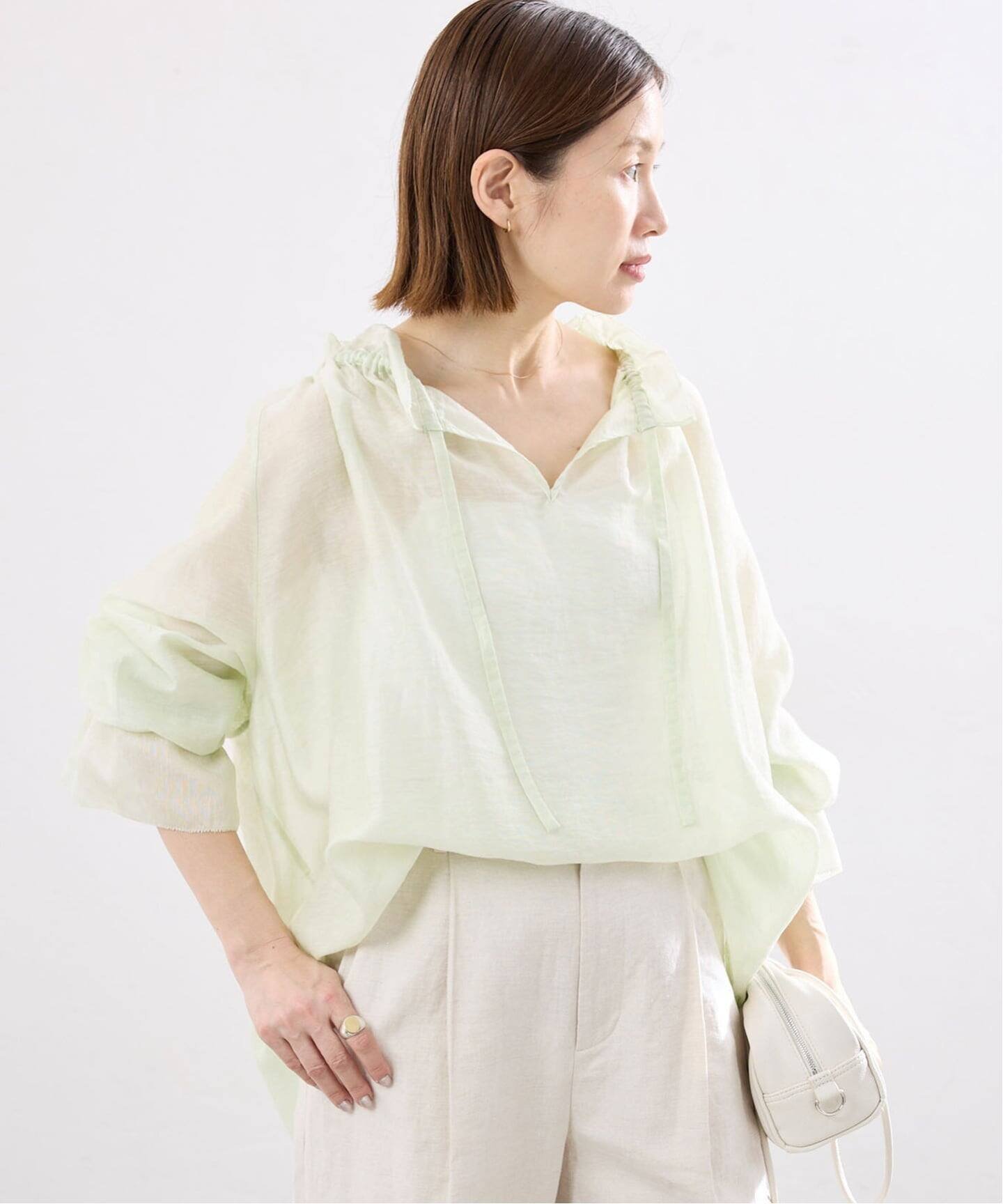 【イエナ/IENA】のリネンミックスカールマイヤー ギャザーブラウス インテリア・キッズ・メンズ・レディースファッション・服の通販 founy(ファウニー) 　ファッション　Fashion　レディースファッション　Fashion for Women　トップス・カットソー　Cut & Sew Tops　シャツ・ブラウス・オフィスカジュアル　Elegant Blouses & Button-Ups　2026年　2026　2026春夏・S/S　Spring/Summer 2026 SS26　ギャザー　Gathered, Ruffled　フリル　Frill, Ruffle　リラックス　Relax, Relaxed Fit　エレガント 上品　Elegant　グリーン|ID: prp329100004993555 ipo3291000000037400013