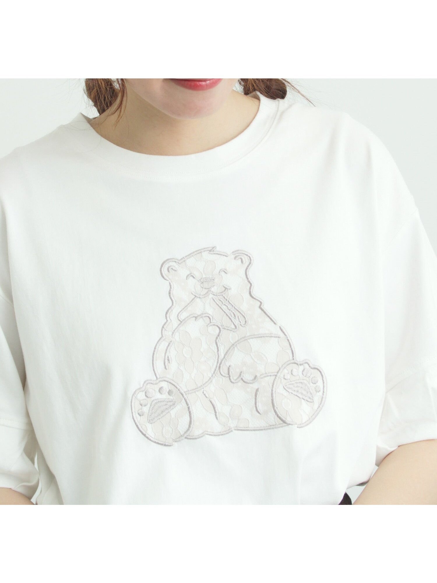 【サマンサモスモス/Samansa Mos2】の【メルヘン*Samansa Mos2】レース貼りTシャツ インテリア・キッズ・メンズ・レディースファッション・服の通販 founy(ファウニー) 　ファッション　Fashion　レディースファッション　Fashion for Women　トップス・カットソー　Cut & Sew Tops　シャツ・ブラウス・オフィスカジュアル　Elegant Blouses & Button-Ups　ロングTシャツ・Tシャツ　Longline T-Shirts & Tees　キャラクター　Character, Licensed Characters　レース　Lace, Lace Fabric　オフホワイト|ID: prp329100004993559 ipo3291000000037400080