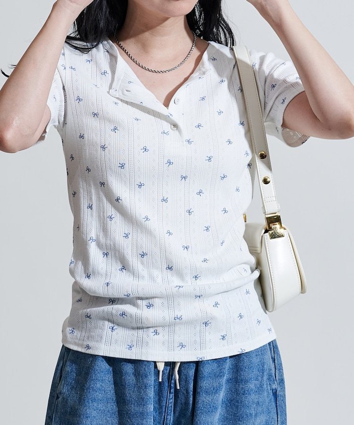 【フリークスストア/FREAK'S STORE】のリボン柄 針抜きフライス ヘンリーネックTシャツ 25AW インテリア・キッズ・メンズ・レディースファッション・服の通販 founy(ファウニー) 　ファッション　Fashion　レディースファッション　Fashion for Women　トップス・カットソー　Cut & Sew Tops　シャツ・ブラウス・オフィスカジュアル　Elegant Blouses & Button-Ups　ロングTシャツ・Tシャツ　Longline T-Shirts & Tees　2025年　2025　2025-2026秋冬・A/W　Autumn/Winter 2025–26 AW25–26　冬　Winter / This Winter　インナー　Innerwear　コンパクト　Compact, Small Size　リボン　Ribbon, Bow　A/W・秋冬　Autumn/Winter　オフホワイト|ID: prp329100004993596 ipo3291000000037400357