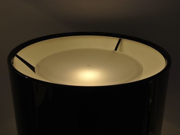 【フロス/FLOS / GOODS】のSPUN LIGHT T2 / スパンライト T2 インテリア・キッズ・メンズ・レディースファッション・服の通販 founy(ファニー) 　送料無料　Free Shipping　エレガント 上品　Elegant　テーブル　Table, Dining Table　フォルム　Silhouette, Form　モダン　Modern, Contemporary　ホーム・キャンプ・アウトドア・お取り寄せ　Home Living / Home & Lifestyle / Camping Gear / Outdoor Camping　家具・インテリア　Home Furniture & Interior. Stylish & Functional Living Spaces　ライト・照明　Lamps & Lighting Fixtures　カバーを通すことで、上方へ柔らかくやさしい光が広がります。|ID: prp329100000000757 ipo3291000000035032051