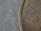 【ノットアンティークス/knot antiques / CRASH GATE / GOODS】のBARK COFFEE TABLE / バーク コーヒーテーブル 直径60cm(石天板) 左:本商品の天板、右:タイプ違いの「オーク天板」|ID:prp329100000000791