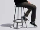 【ヘイ/HAY / GOODS】のREVOLVER BAR STOOL HIGH H76 / リボルバー バースツール ハイ H76 足置き部分にベアリングが組み込まれているため、座面を360度回転させることができます。|ID: prp329100000000798 ipo3291000000030211535