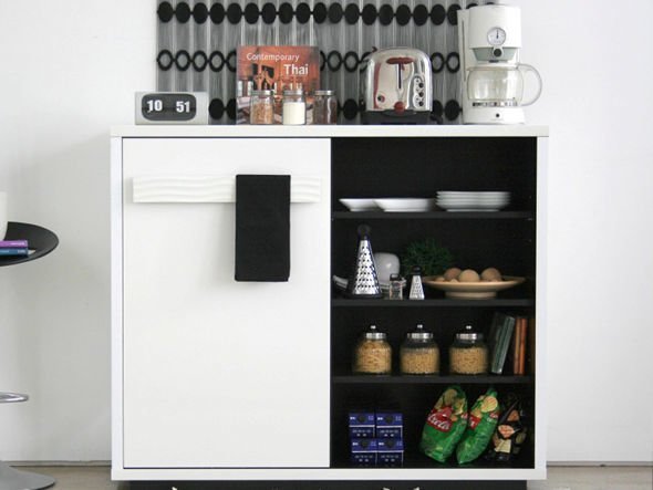 【フライミールーム/FLYMEe Room / GOODS】のKITCHEN BOARD / キッチンボード 幅120cm f1134 インテリア・キッズ・メンズ・レディースファッション・服の通販 founy(ファニー) 　スタイリッシュ　Stylish, Fashionable　ホーム・キャンプ・アウトドア・お取り寄せ　Home Living / Home & Lifestyle / Camping Gear / Outdoor Camping　キッチン・ダイニング　Kitchen & Dining Essentials. Stylish & Functional Tableware　キッチン収納　Kitchen Storage　キッチン収納・食器棚・レンジ台　Kitchen Cabinet　扉はスライド式で開閉時にスペースを取りません。可動式の棚はビスの位置で高さ調節可能です。|ID: prp329100000001054 ipo3291000000036842400