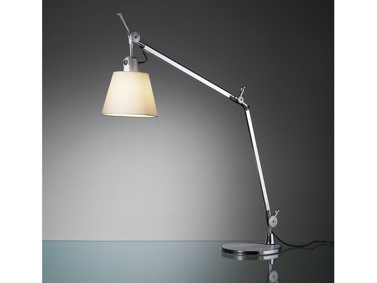 【アルテミデ/Artemide / GOODS】のTOLOMEO BASCULANTE Table / トロメオ バスキュランテ テーブル 人気、トレンドファッション・服の通販 founy(ファニー) 　送料無料　Free Shipping　イタリア　Italy　クラシカル　Classical　サテン　Satin　シルク　Silk　テーブル　Table　デスク　Desk　モダン　Modern　ホーム・キャンプ・アウトドア・お取り寄せ　Home,Garden,Outdoor,Camping Gear　家具・インテリア　Furniture　ライト・照明　Lighting & Light Fixtures　デスクライト・テーブルライト　Desk Light/Table Light　other-3|ID: prp329100000001160 ipo3291000000031539613