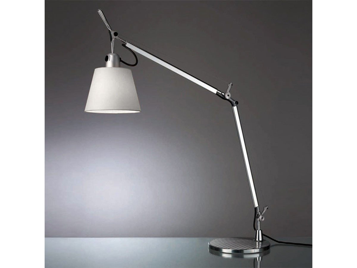 【アルテミデ/Artemide / GOODS】のTOLOMEO BASCULANTE Table / トロメオ バスキュランテ テーブル インテリア・キッズ・メンズ・レディースファッション・服の通販 founy(ファニー) 　送料無料　Free Shipping　イタリア　Italy　クラシカル　Classical, Vintage-Inspired　サテン　Satin, Glossy Fabric　シルク　Silk, 100% Silk　テーブル　Table, Dining Table　デスク　Desk, Work Desk　モダン　Modern, Contemporary　ホーム・キャンプ・アウトドア・お取り寄せ　Home Living / Home & Lifestyle / Camping Gear / Outdoor Camping　家具・インテリア　Home Furniture & Interior. Stylish & Functional Living Spaces　ライト・照明　Lamps & Lighting Fixtures　デスクライト・卓上照明　Desk Lamp / Table Lamp / Study Light　シェード:グレイサテン|ID: prp329100000001160 ipo3291000000034942096