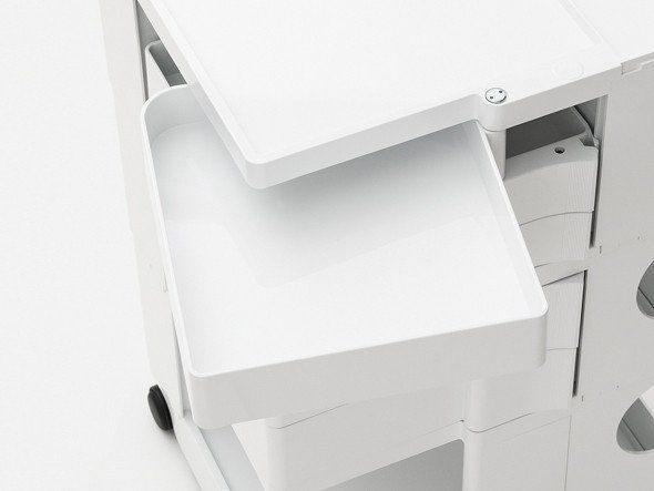 【ビーライン/B LINE / GOODS】のBoby Wagon / ボビーワゴン 3段5トレイ インテリア・キッズ・メンズ・レディースファッション・服の通販 founy(ファニー) 　イタリア　Italy　コレクション　Collection, Seasonal Line　テーブル　Table, Dining Table　デスク　Desk, Work Desk　ニューヨーク　New York, NYC Style　ポケット　Pocket, Pocket Detail　送料無料　Free Shipping　ホーム・キャンプ・アウトドア・お取り寄せ　Home Living / Home & Lifestyle / Camping Gear / Outdoor Camping　家具・インテリア　Home Furniture & Interior. Stylish & Functional Living Spaces　デスク・机　Study & Work Desks　デスクワゴン・サイドワゴン　Mobile Pedestal /Office Cart　ホーム・キャンプ・アウトドア・お取り寄せ　Home Living / Home & Lifestyle / Camping Gear / Outdoor Camping　家具・インテリア　Home Furniture & Interior. Stylish & Functional Living Spaces　収納家具・キャビネット　Storage Furniture　チェストワゴン・移動式収納　Mobile Wagon　ワンプッシュで180度回転するスライド開閉式のトレイ。A4用紙が収まるサイズです。|ID: prp329100000001291 ipo3291000000036803260