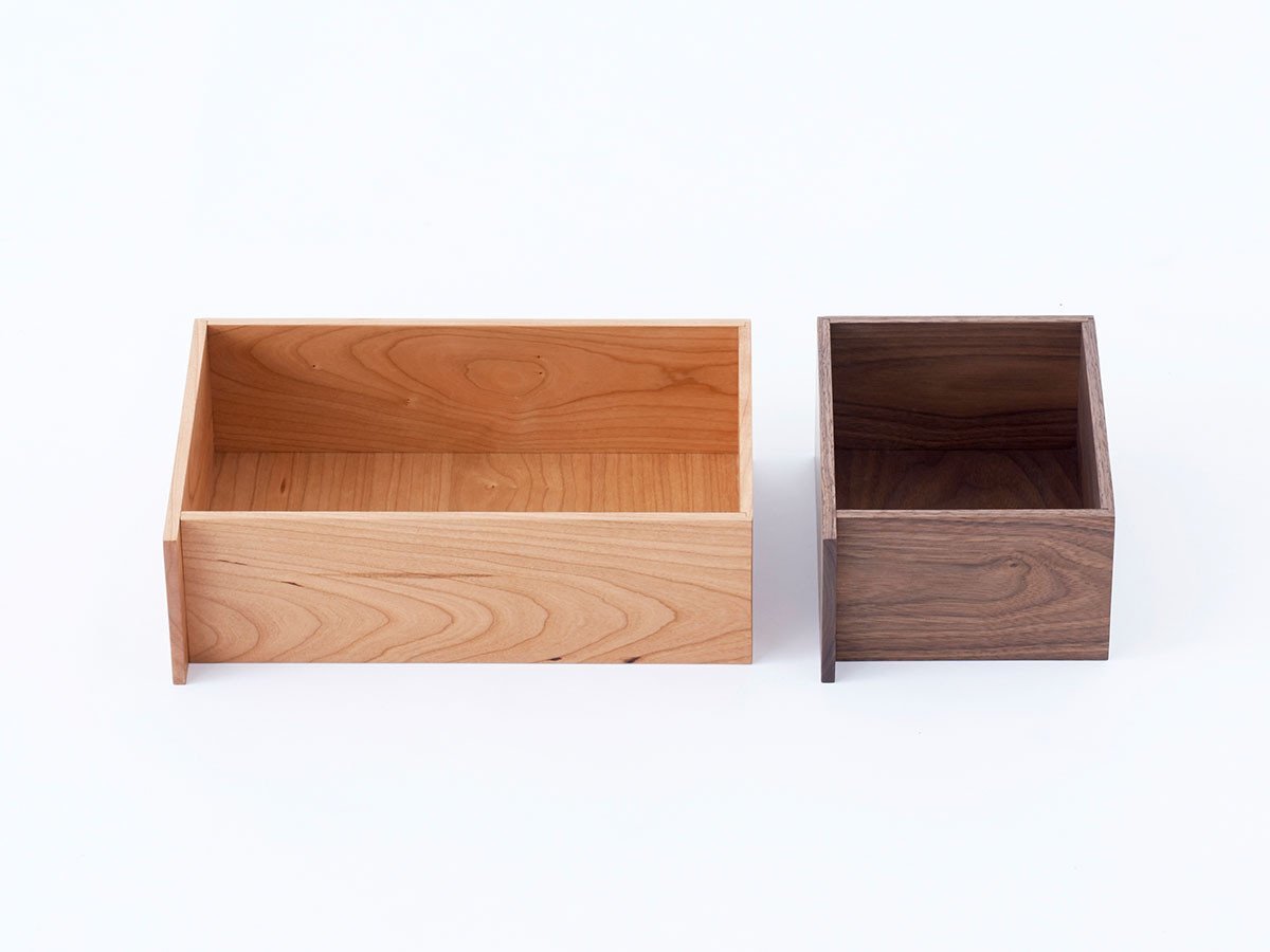 【ベンカ/BENCA / GOODS】のROSELLE Dresser Desk without mirror / ローゼル ドレッサーデスク ミラーなし 木箱S / M付 インテリア・キッズ・メンズ・レディースファッション・服の通販 founy(ファニー) ウッド Wooden Design シンプル Simple, Minimal デスク Desk, Work Desk バランス Balance, Style Balance ワンポイント One Point, Statement Accent ホーム・キャンプ・アウトドア・お取り寄せ Home Living / Home & Lifestyle / Camping Gear / Outdoor Camping 家具・インテリア Home Furniture & Interior. Stylish & Functional Living Spaces ミラー・ドレッサー Mirrors & Dressers 壁掛けミラー・全身鏡・スタンドミラー Wall Mirror ホーム・キャンプ・アウトドア・お取り寄せ Home Living / Home & Lifestyle / Camping Gear / Outdoor Camping 家具・インテリア Home Furniture & Interior. Stylish & Functional Living Spaces ミラー・ドレッサー Mirrors & Dressers ドレッサー・ミラー付き化粧台 Vanity Table for Bedroom 木箱は大小それぞれのウッドを選択できます。左:木箱 M 、右:木箱 S|ID: prp329100000001439 ipo3291000000036803683