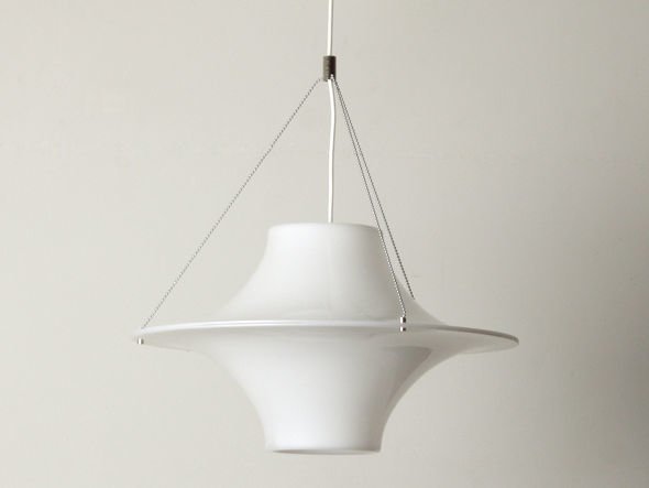 【フライミーパーラー/FLYMEe Parlor / GOODS】のSkyflyer L / スカイフライヤー Lサイズ インテリア・キッズ・メンズ・レディースファッション・服の通販 founy(ファニー) 　送料無料　Free Shipping　アクリル　Acrylic Material　エレガント 上品　Elegant　ホーム・キャンプ・アウトドア・お取り寄せ　Home Living / Home & Lifestyle / Camping Gear / Outdoor Camping　家具・インテリア　Home Furniture & Interior. Stylish & Functional Living Spaces　ライト・照明　Lamps & Lighting Fixtures　ペンダントライト・吊り下げ照明　Pendant Light / Hanging Light Fixture　消灯しても乳白色のシェードが目を惹きます。|ID: prp329100000001572 ipo3291000000036848119