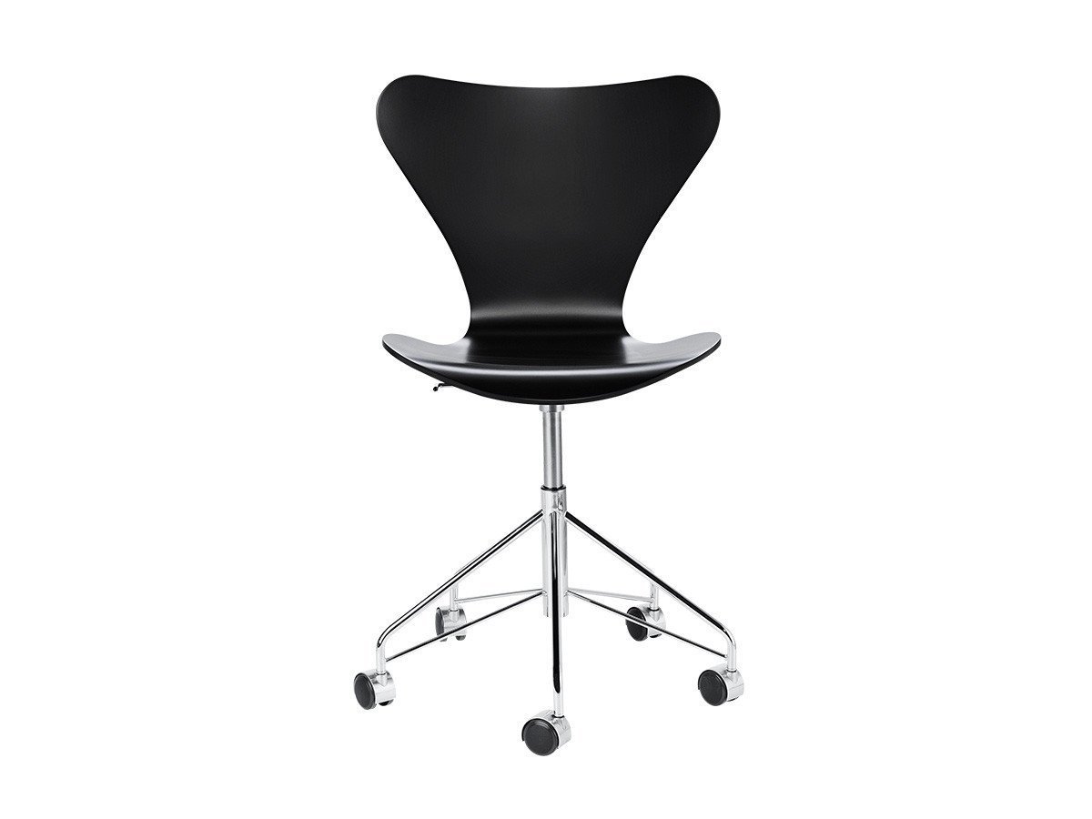【フリッツ ハンセン/FRITZ HANSEN / GOODS】のSERIES 7 / セブンチェア キャスター付き回転ベース 3117 インテリア・キッズ・メンズ・レディースファッション・服の通販 founy(ファニー) 　ウッド　Wooden Design　キャップ　Cap, Baseball Cap　シェイプ　Shape, Slim Fit　シルク　Silk, 100% Silk　フォルム　Silhouette, Form　送料無料　Free Shipping　おすすめ　Recommended / Our Picks　ホーム・キャンプ・アウトドア・お取り寄せ　Home Living / Home & Lifestyle / Camping Gear / Outdoor Camping　家具・インテリア　Home Furniture & Interior. Stylish & Functional Living Spaces　チェア・椅子　Seating & Chairs　オフィスチェア・在宅ワーク用チェア　Office & Desk Chairs　シェル:ラッカー / ブラック、脚部:クローム仕上、キャスターキャップ:クローム仕上|ID: prp329100000001582 ipo3291000000034365763