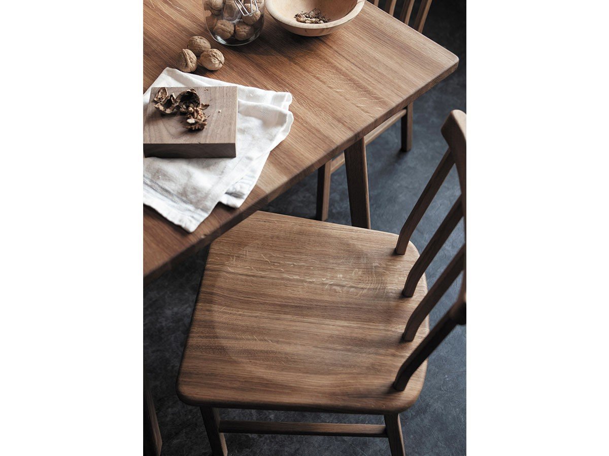 【シーヴ/SIEVE / GOODS】のmerge dining table L / マージ ダイニングテーブル 幅150cm インテリア・キッズ・メンズ・レディースファッション・服の通販 founy(ファニー) テーブル Table, Dining Table プレート Plate, Dish ホーム・キャンプ・アウトドア・お取り寄せ Home Living / Home & Lifestyle / Camping Gear / Outdoor Camping 家具・インテリア Home Furniture & Interior. Stylish & Functional Living Spaces テーブル Dining, Coffee & Side Tables ダイニングテーブル・食卓テーブル Dining Tables 天板は一枚板ではなく無垢の細い木を継ぎ合わせてつくられており、節や色合いには1台ずつ違いがあります。|ID: prp329100000001723 ipo3291000000035147944